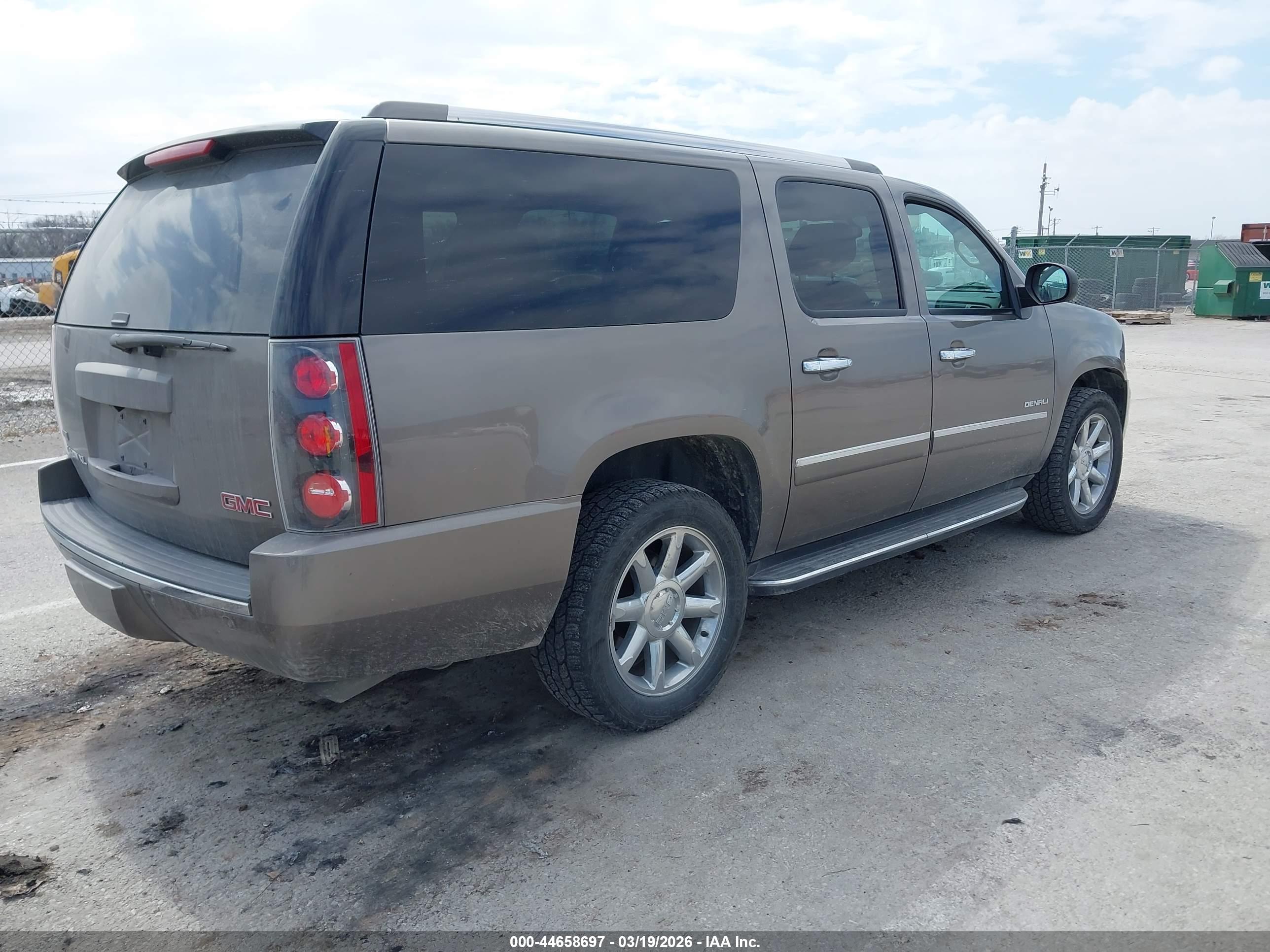 GMC YUKON image 4
