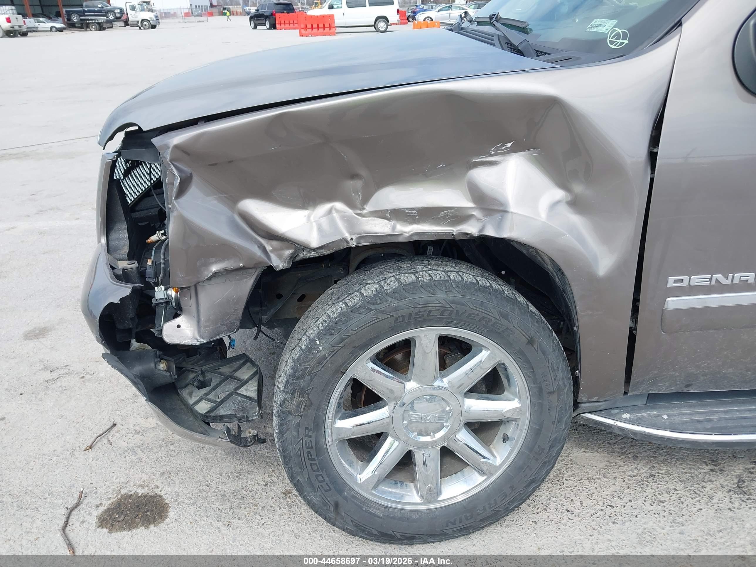 GMC YUKON image 6