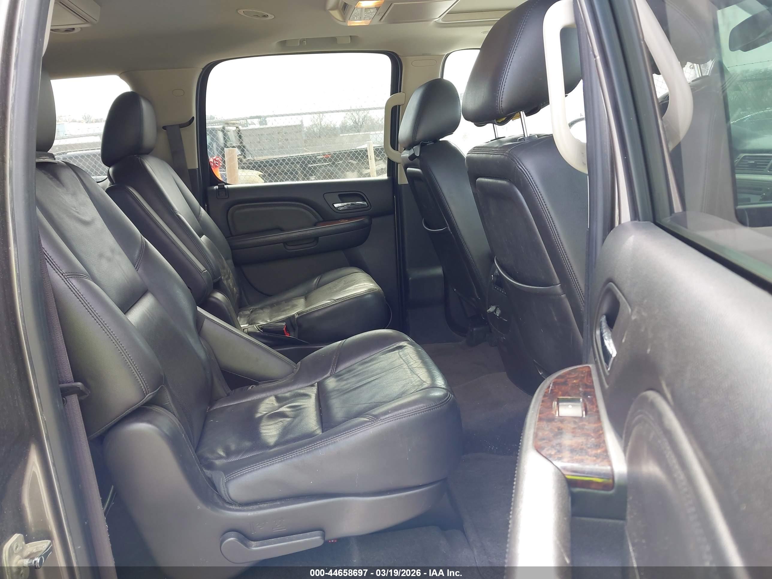GMC YUKON image 8