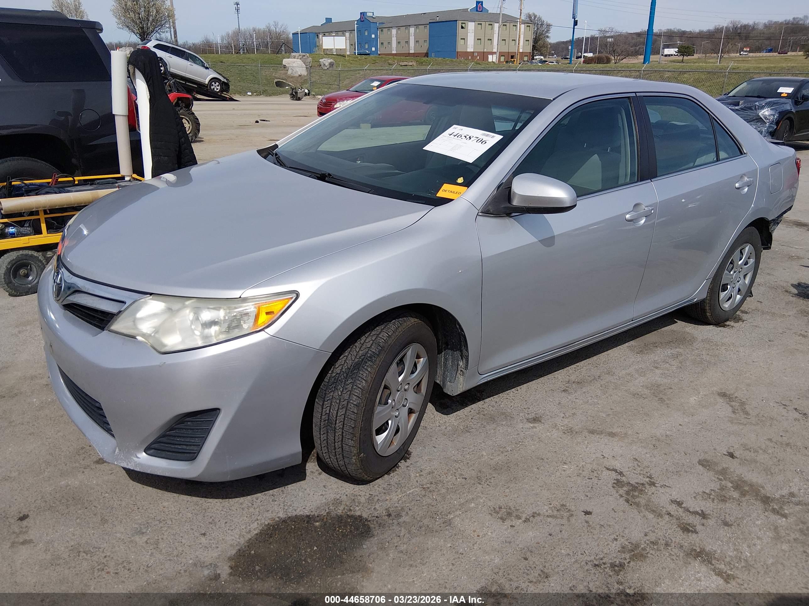 TOYOTA CAMRY image 2