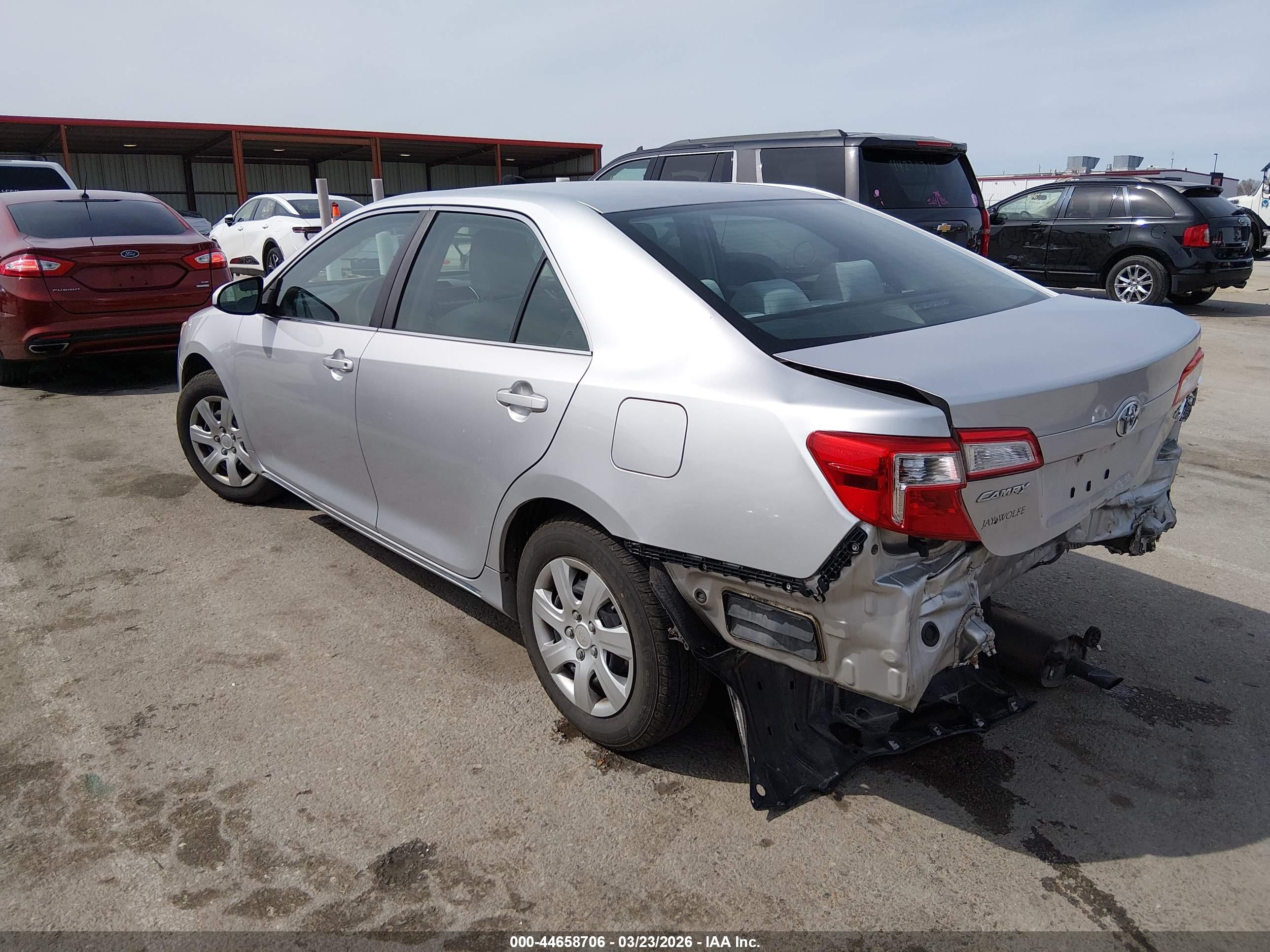 TOYOTA CAMRY image 3