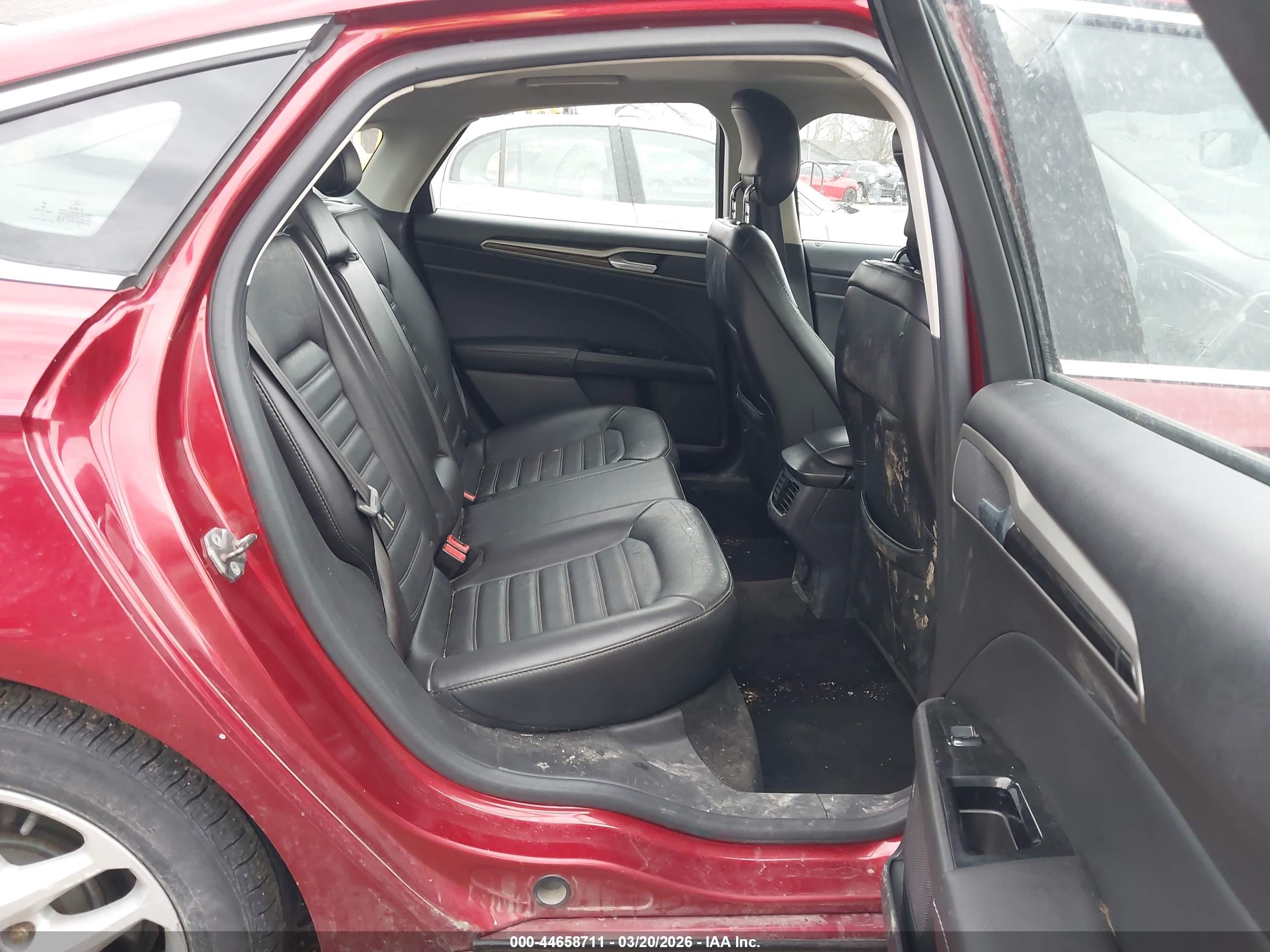 FORD FUSION image 8