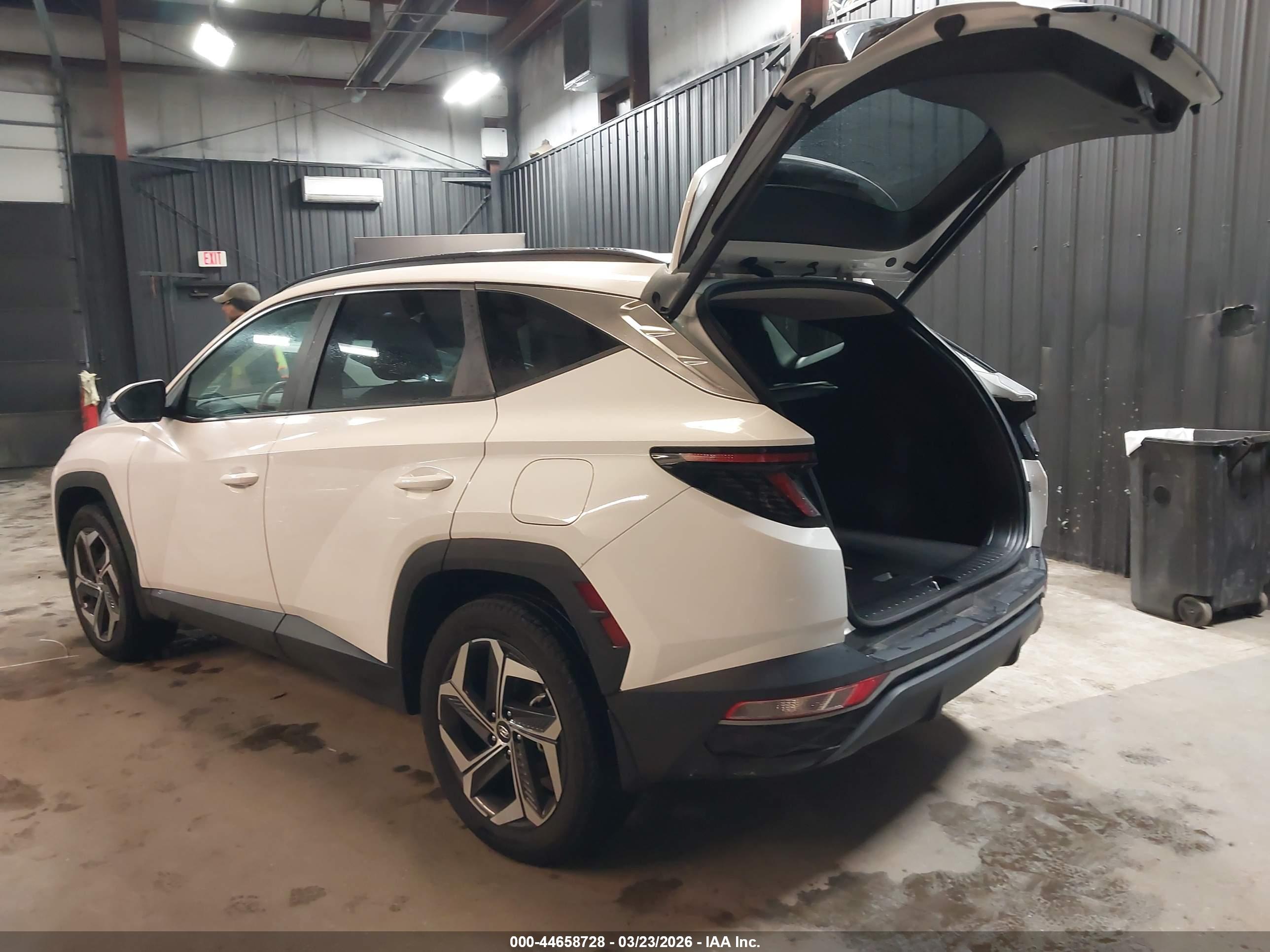 HYUNDAI TUCSON image 3