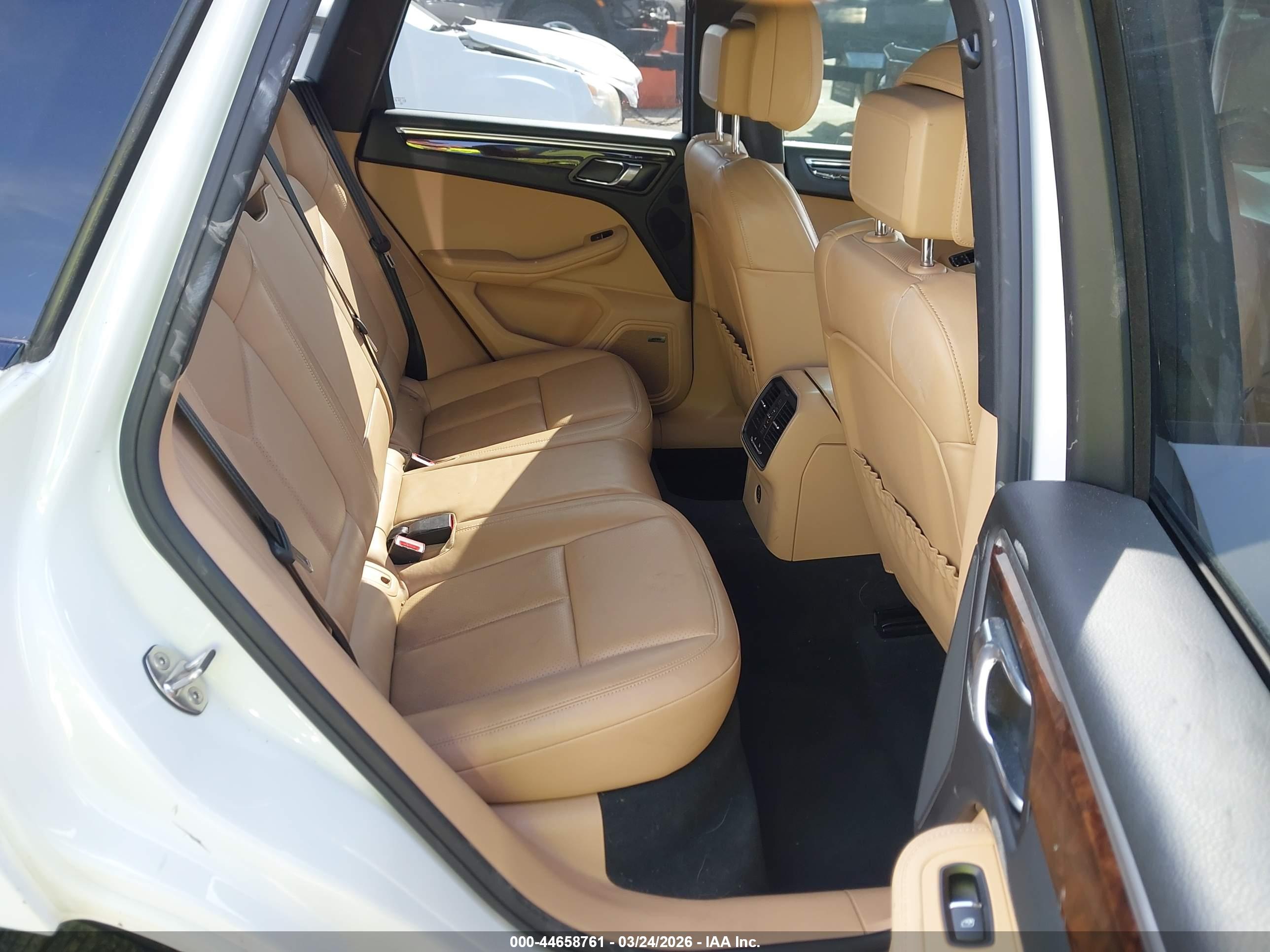 PORSCHE MACAN image 8