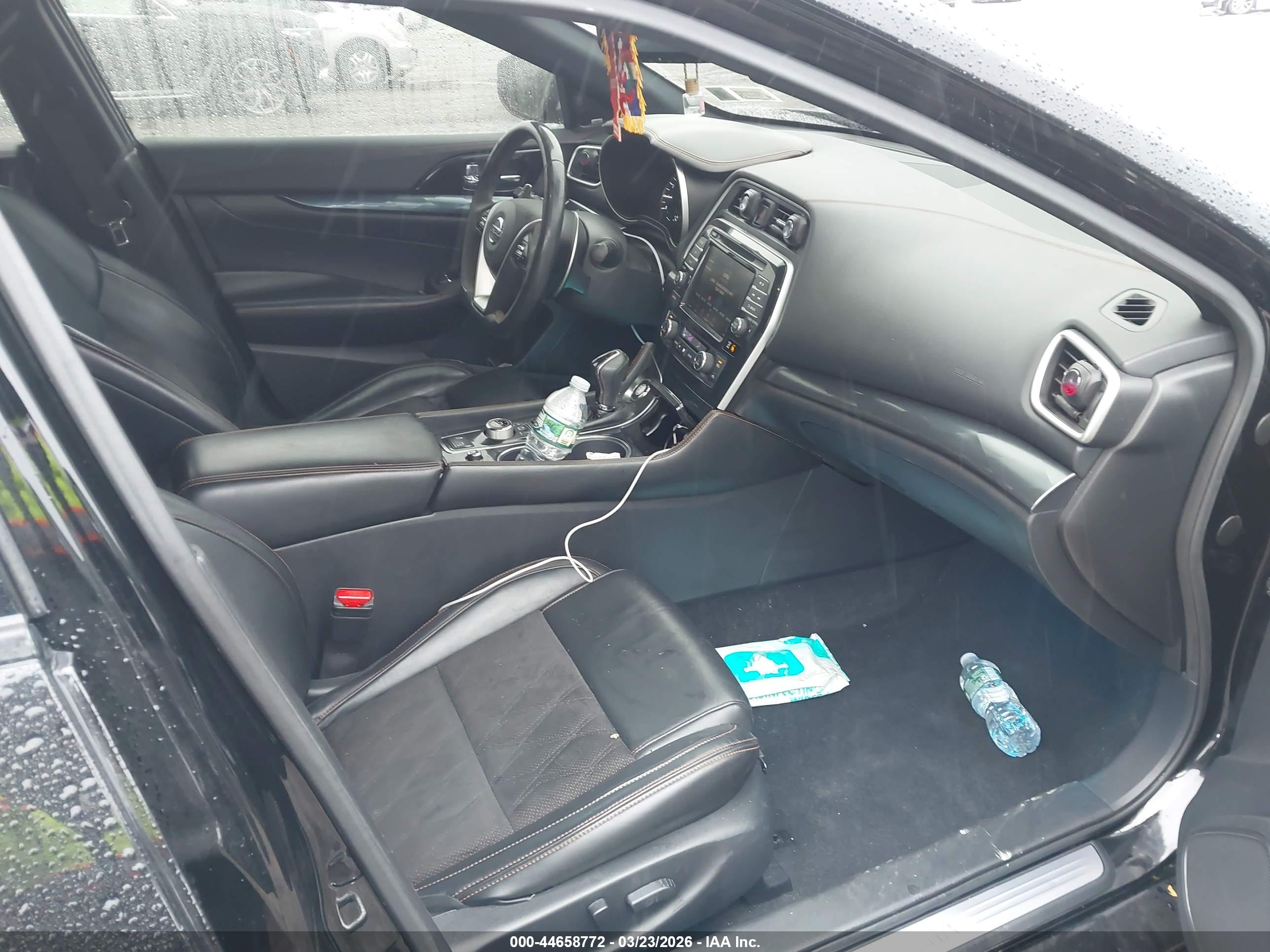 NISSAN MAXIMA image 5