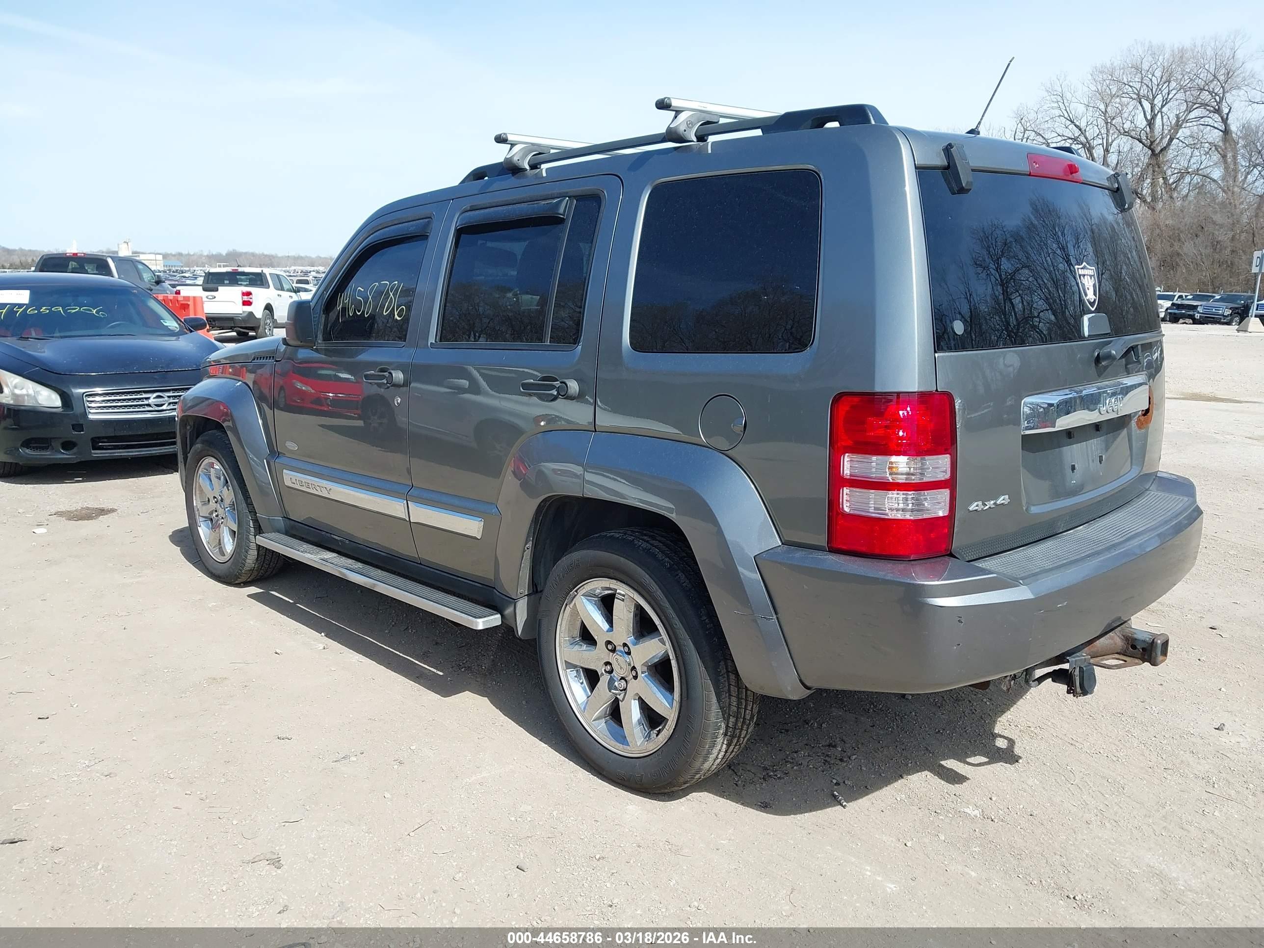 JEEP LIBERTY image 3