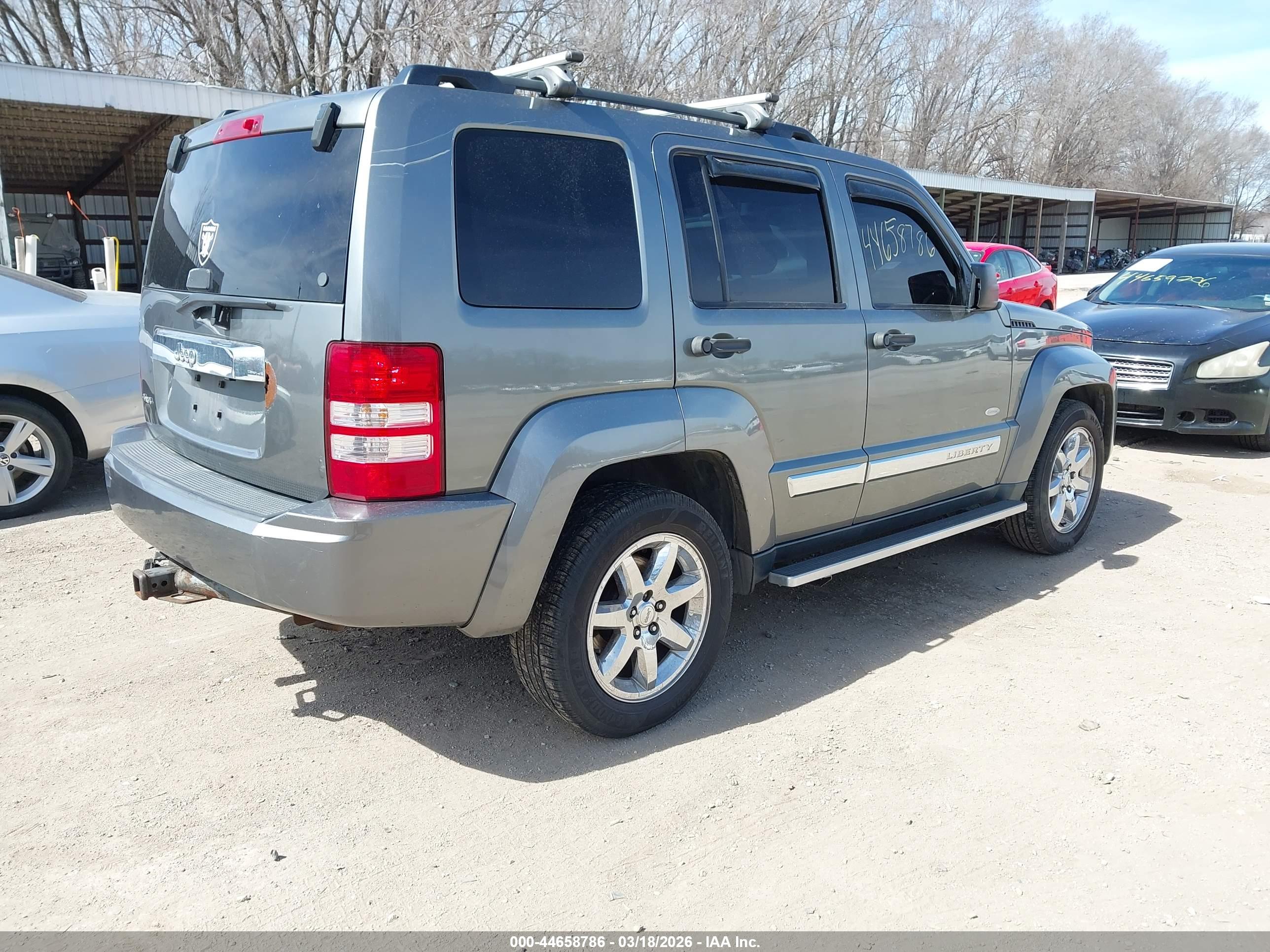 JEEP LIBERTY image 4