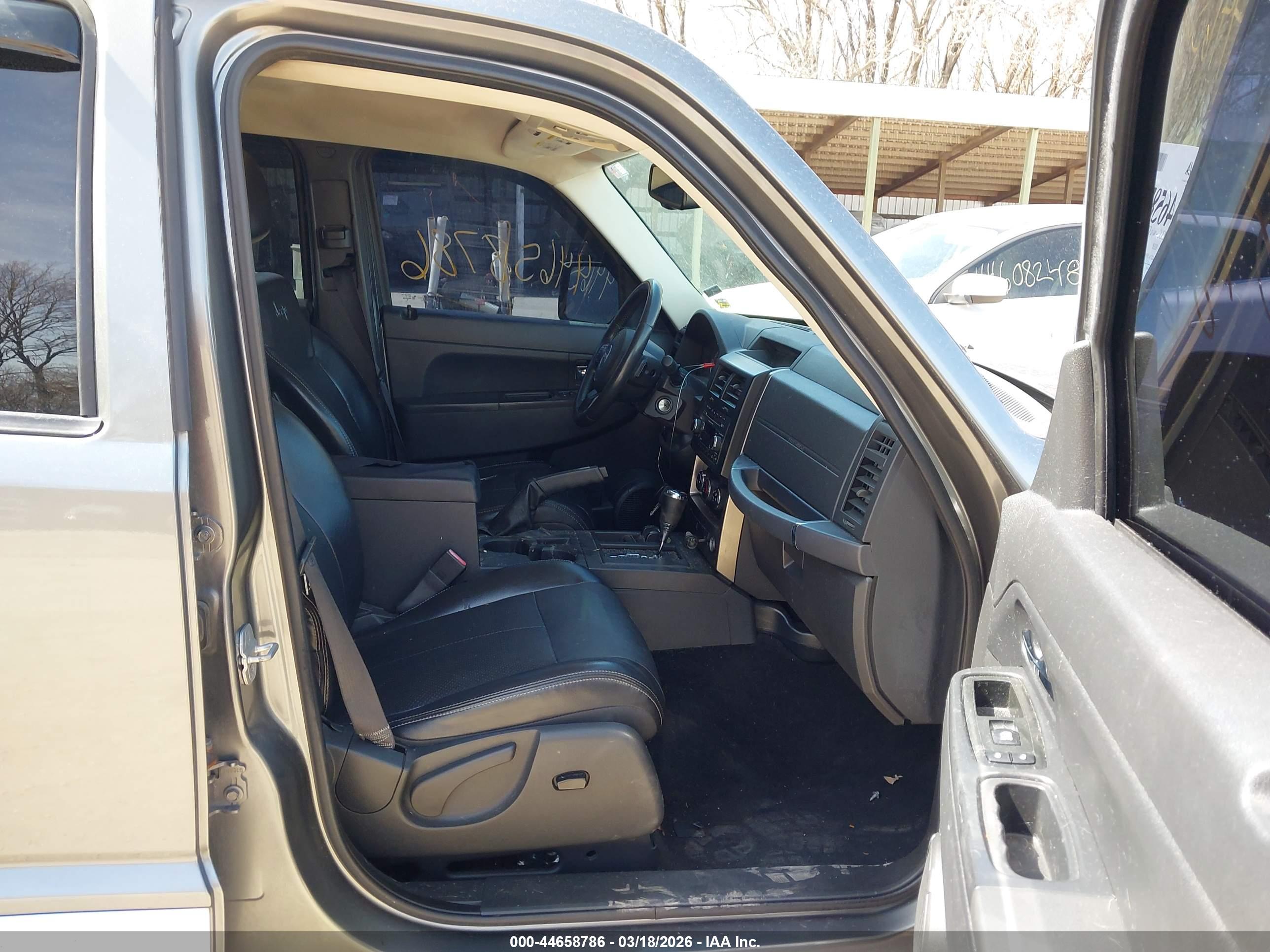 JEEP LIBERTY image 5