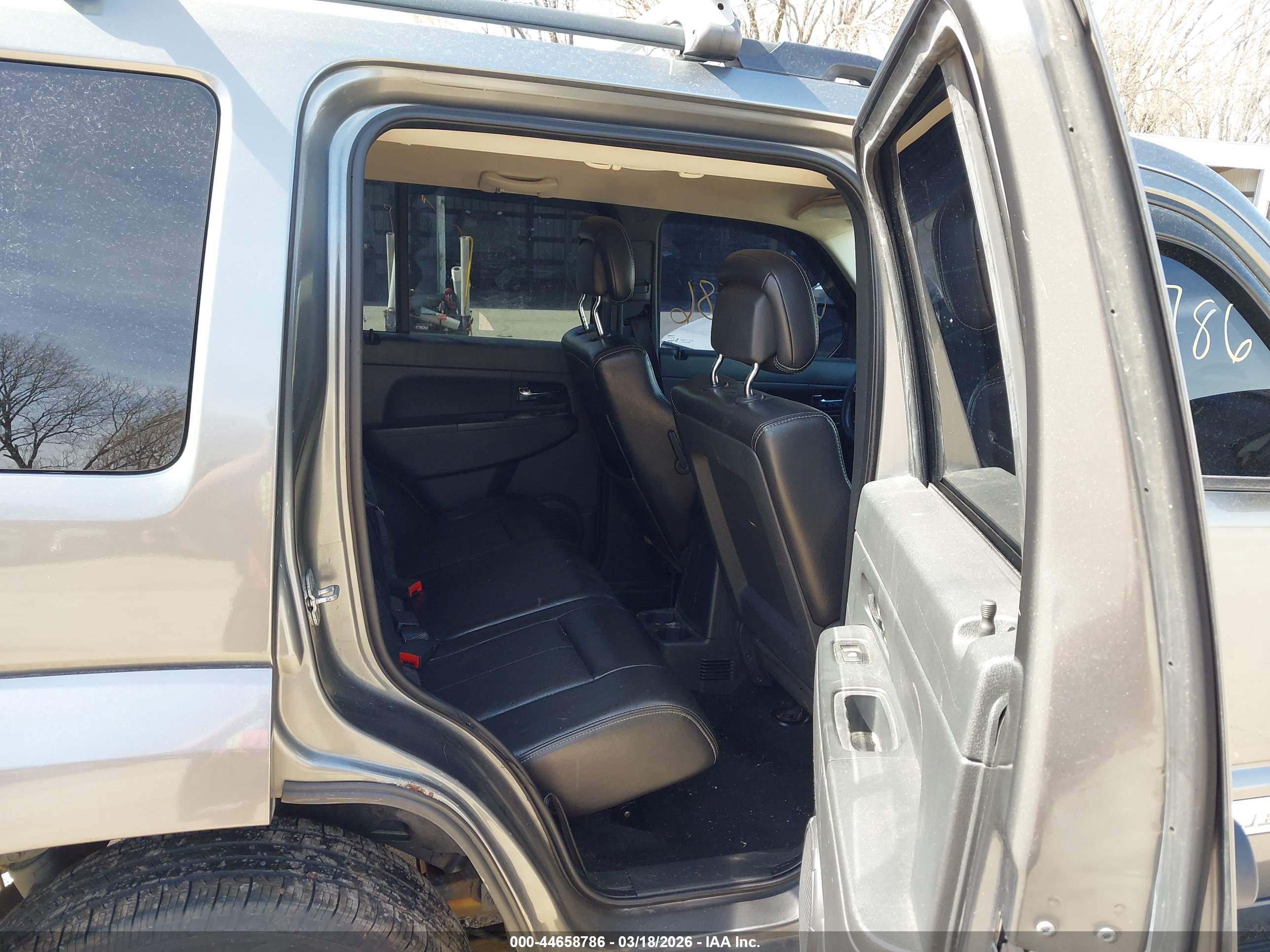 JEEP LIBERTY image 8