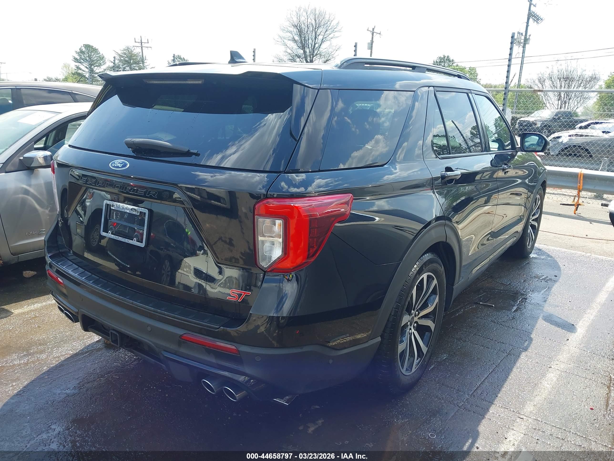 FORD EXPLORER image 4