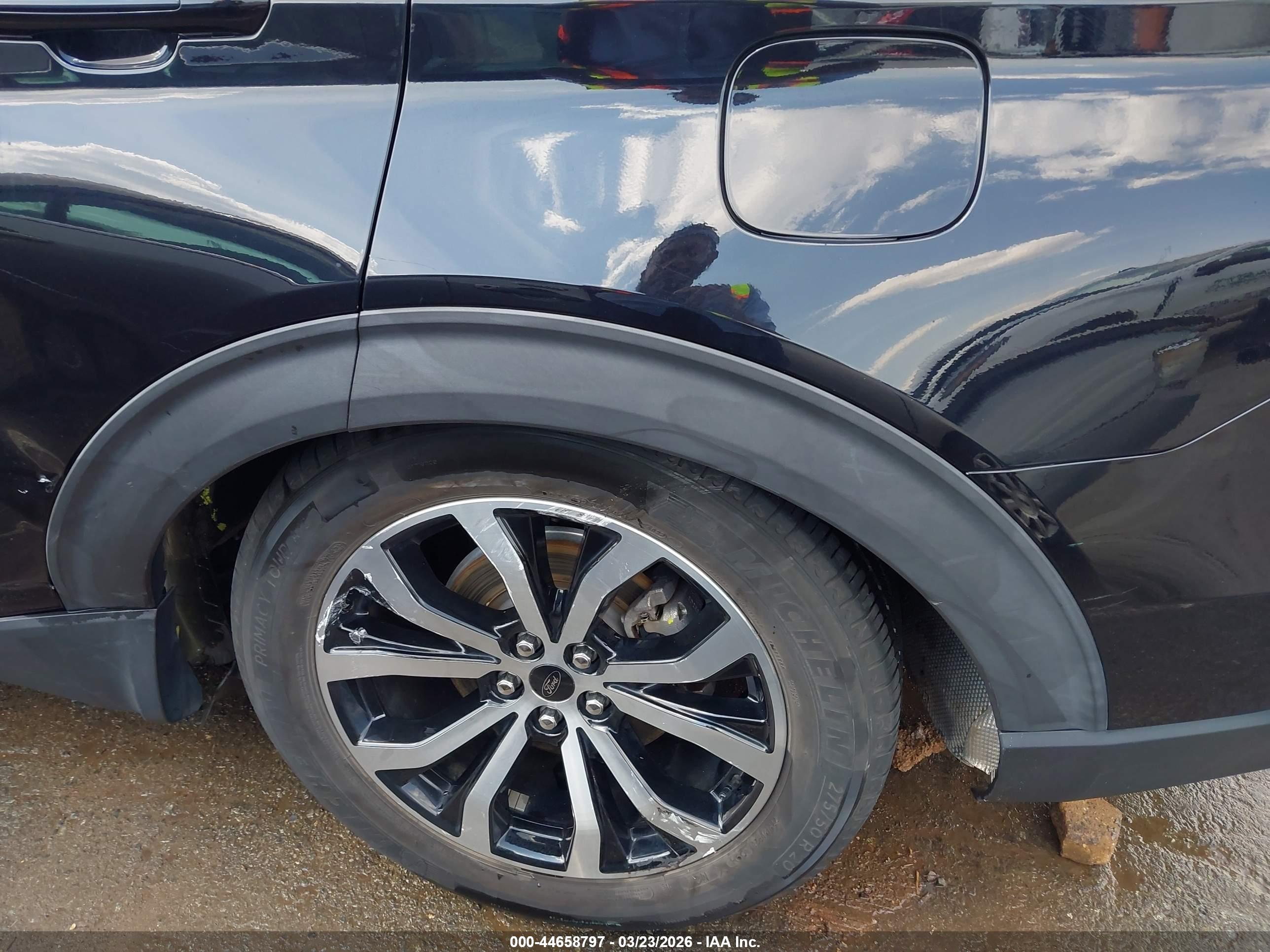 FORD EXPLORER image 6