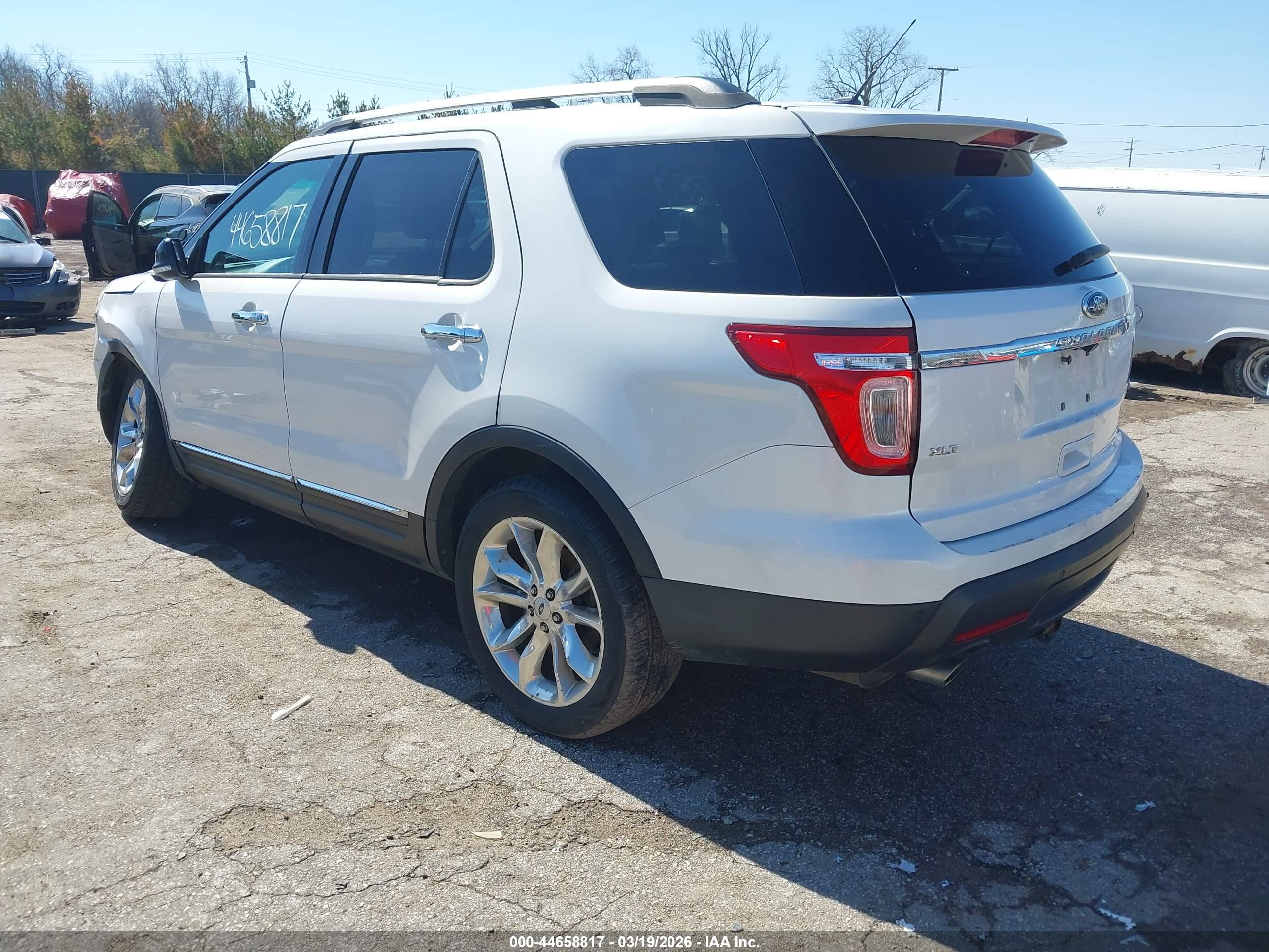 FORD EXPLORER image 3