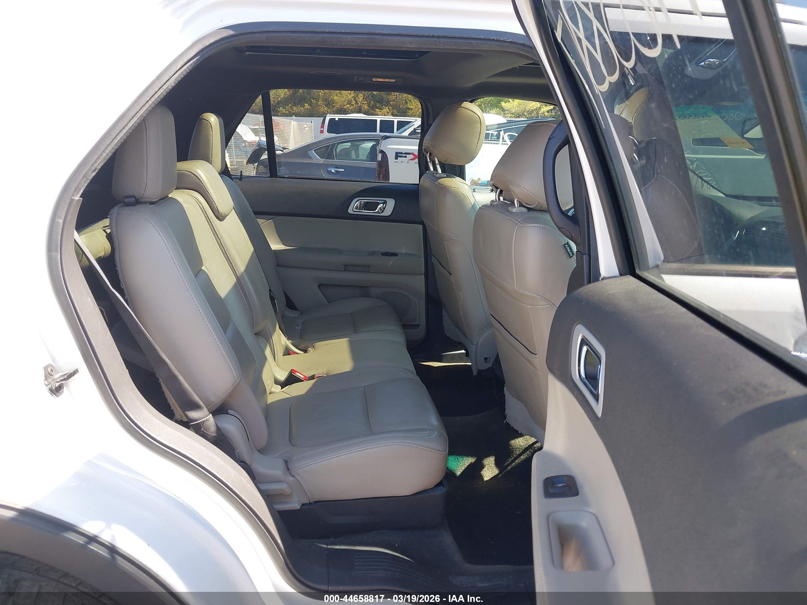 FORD EXPLORER image 8