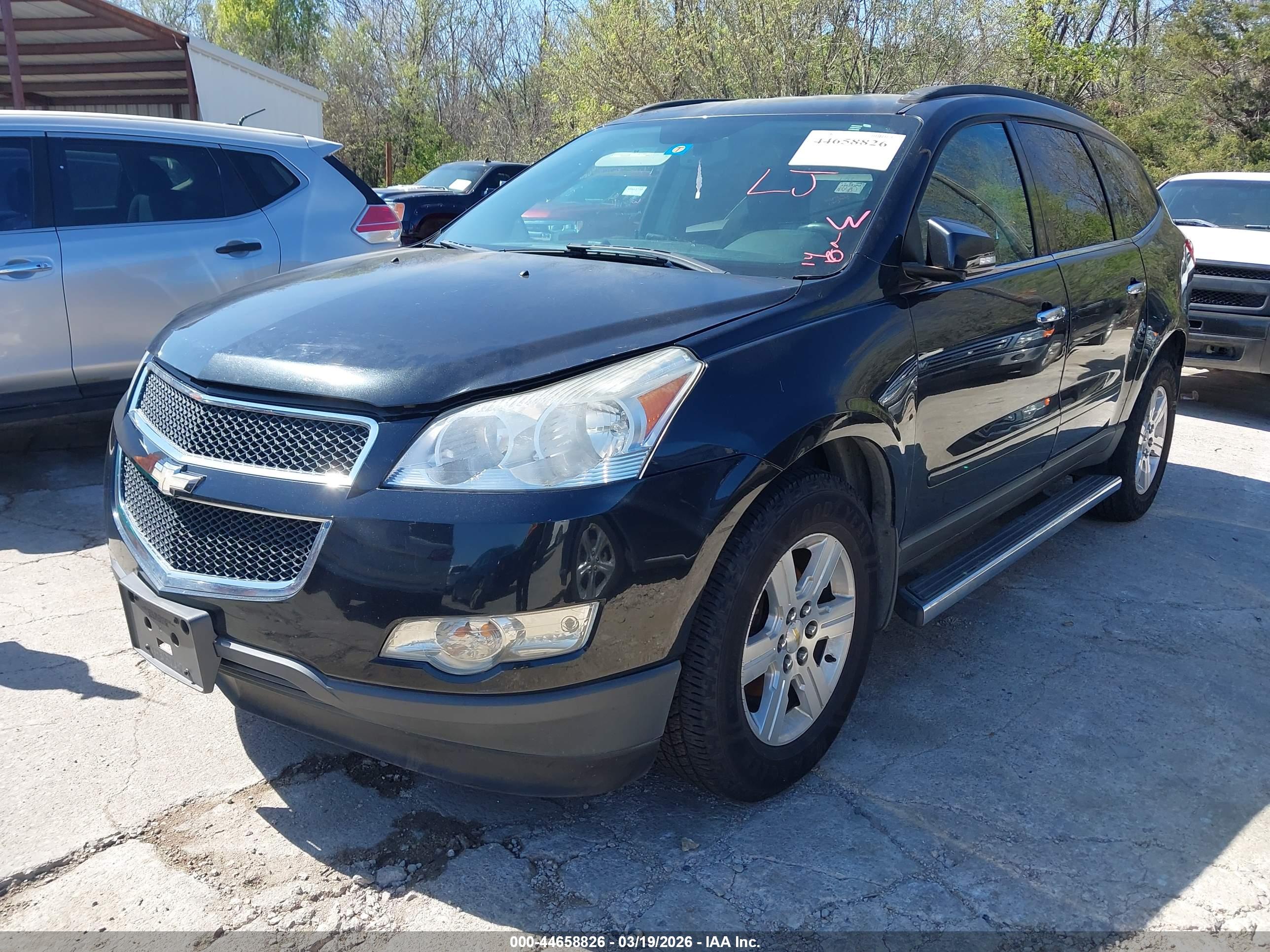 CHEVROLET TRAVERSE image 2