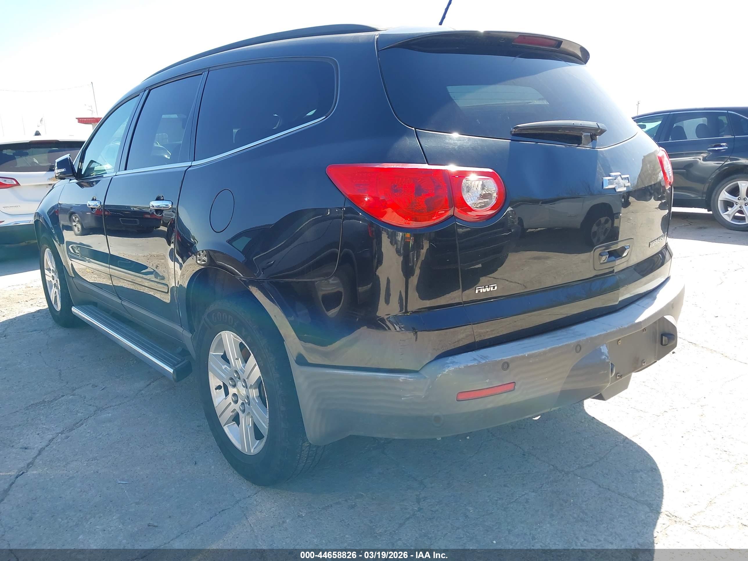 CHEVROLET TRAVERSE image 3