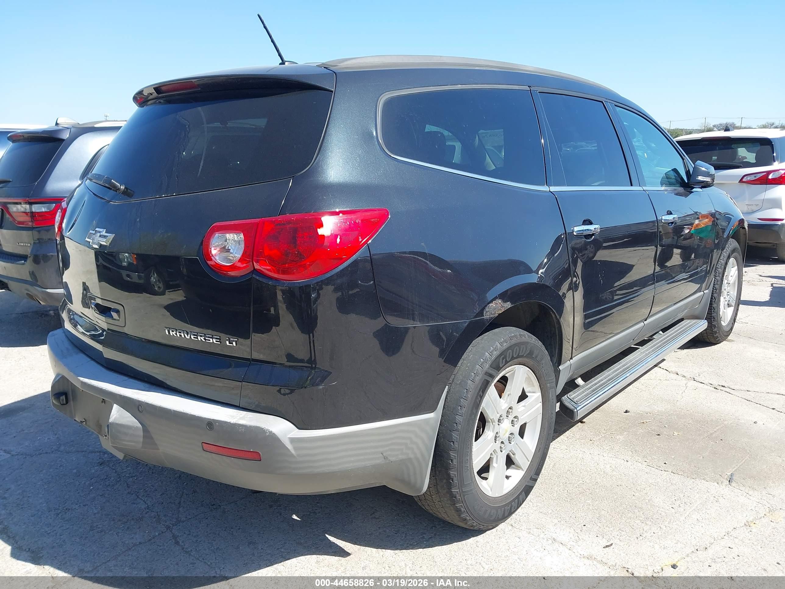 CHEVROLET TRAVERSE image 4