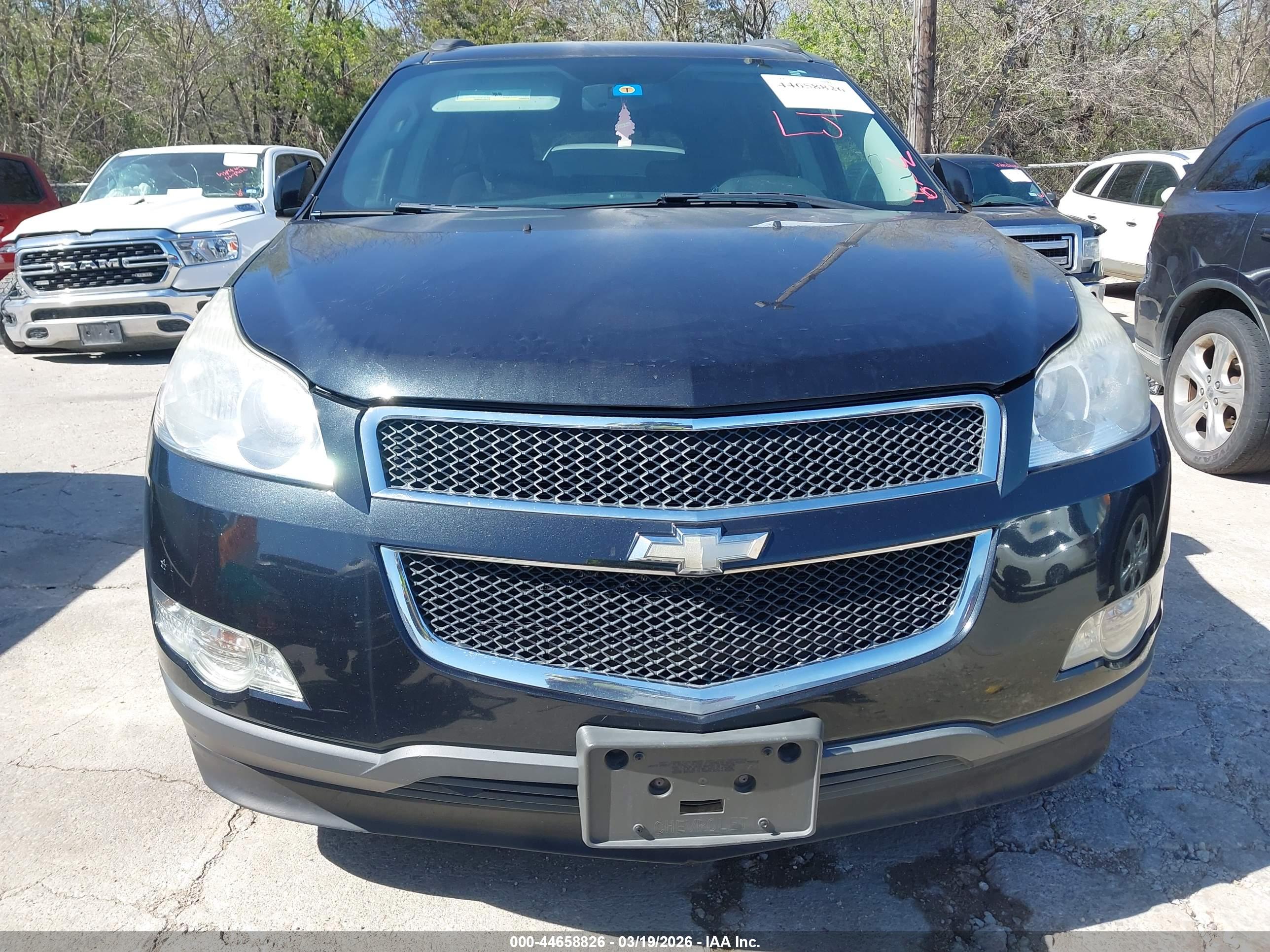 CHEVROLET TRAVERSE image 6