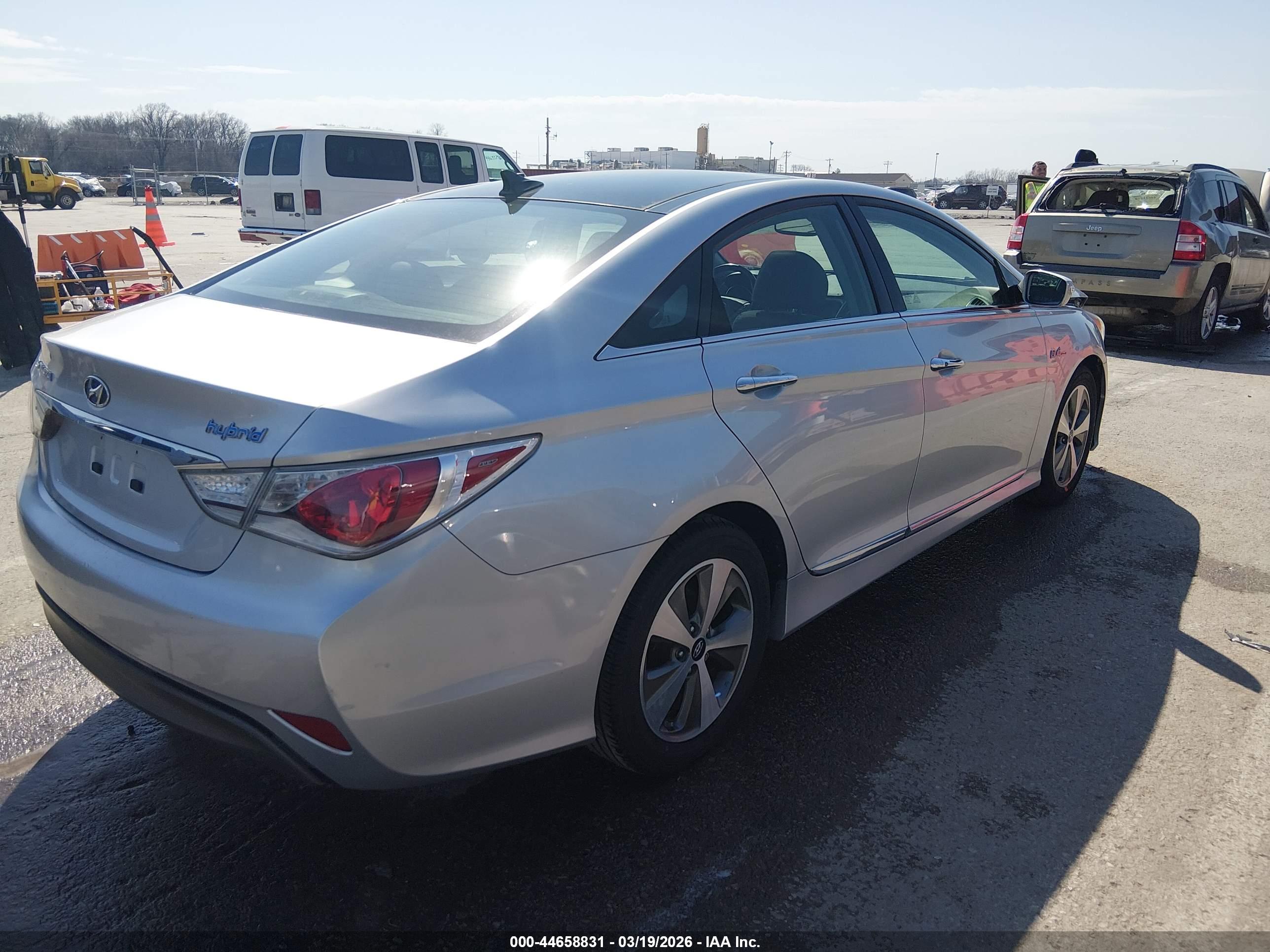 HYUNDAI SONATA image 4