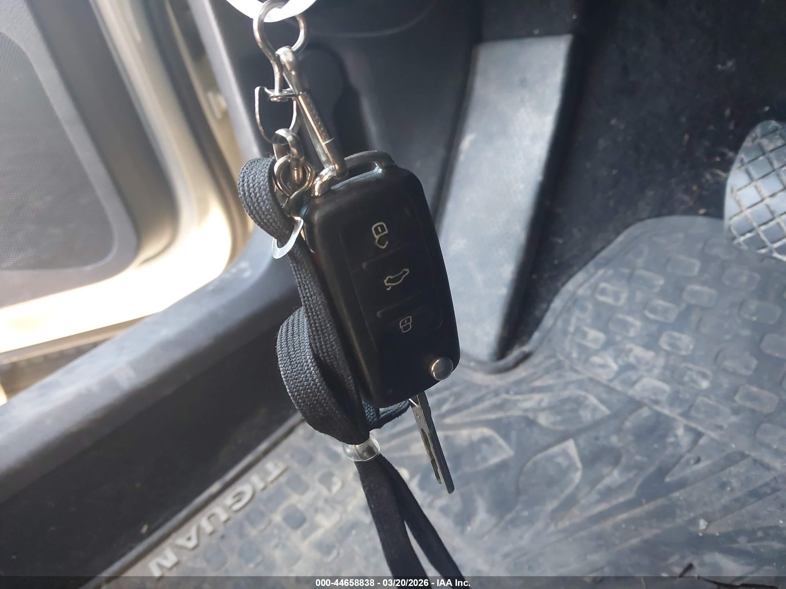 VOLKSWAGEN TIGUAN image 11