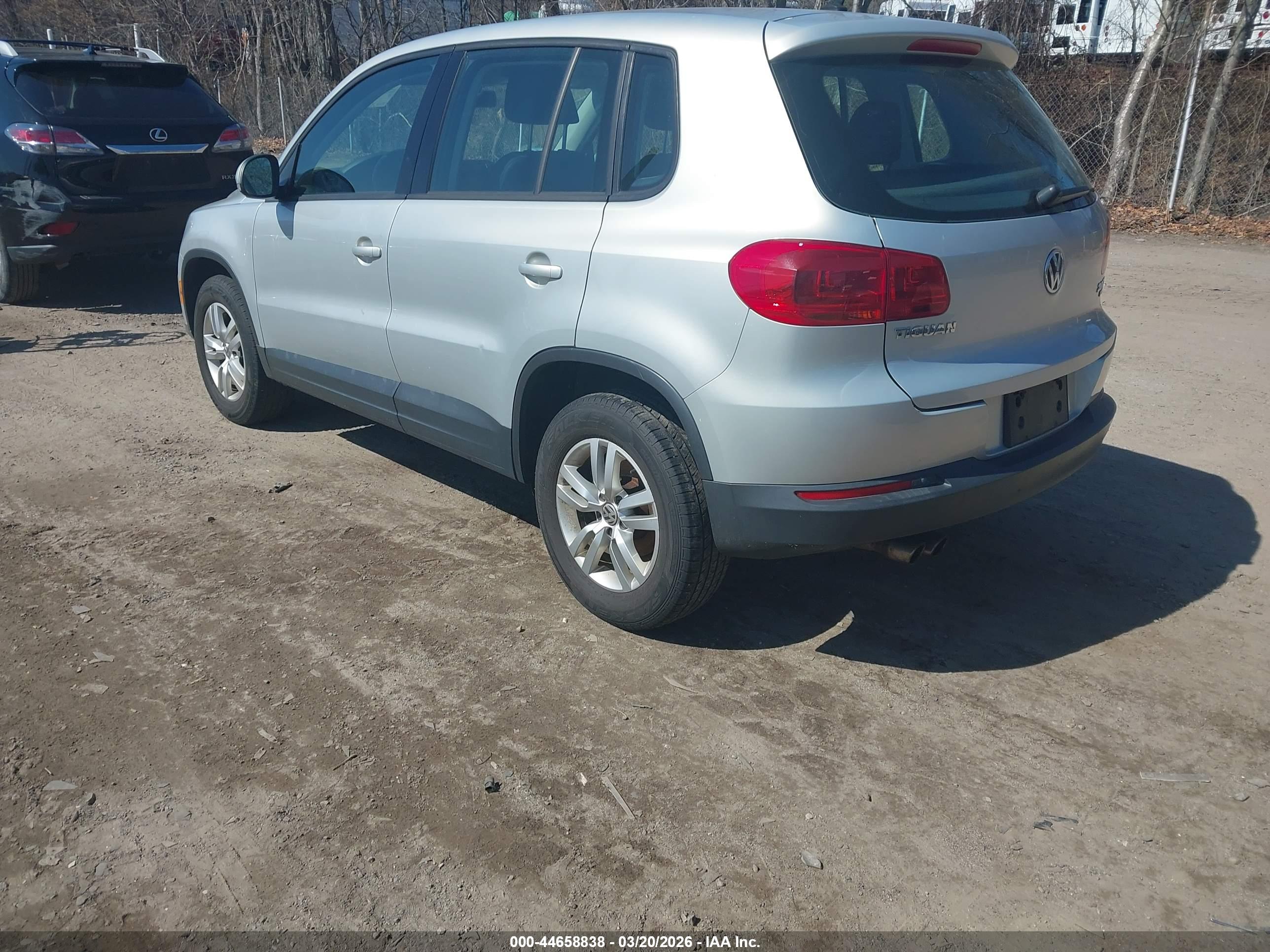 VOLKSWAGEN TIGUAN image 3