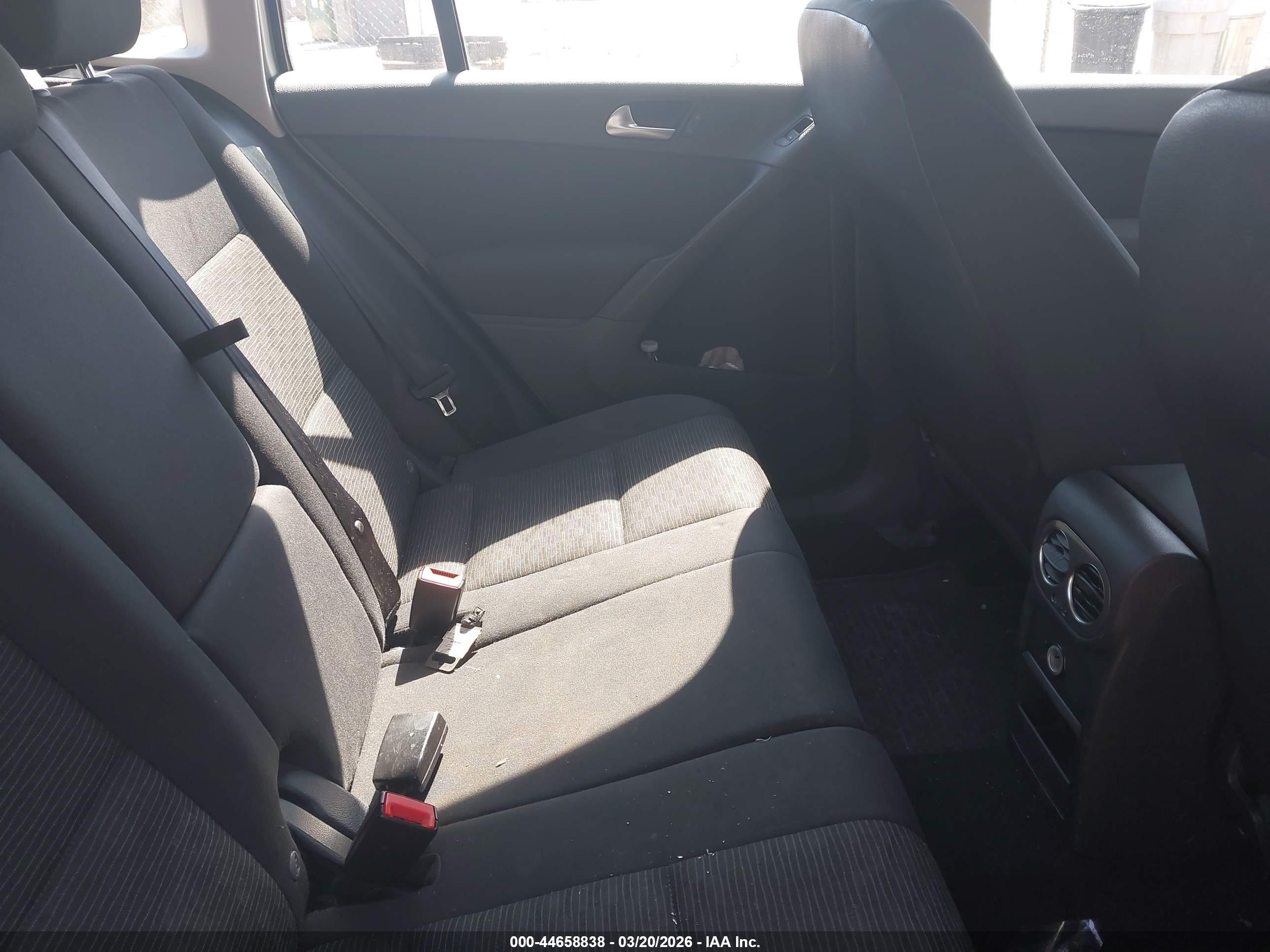 VOLKSWAGEN TIGUAN image 8