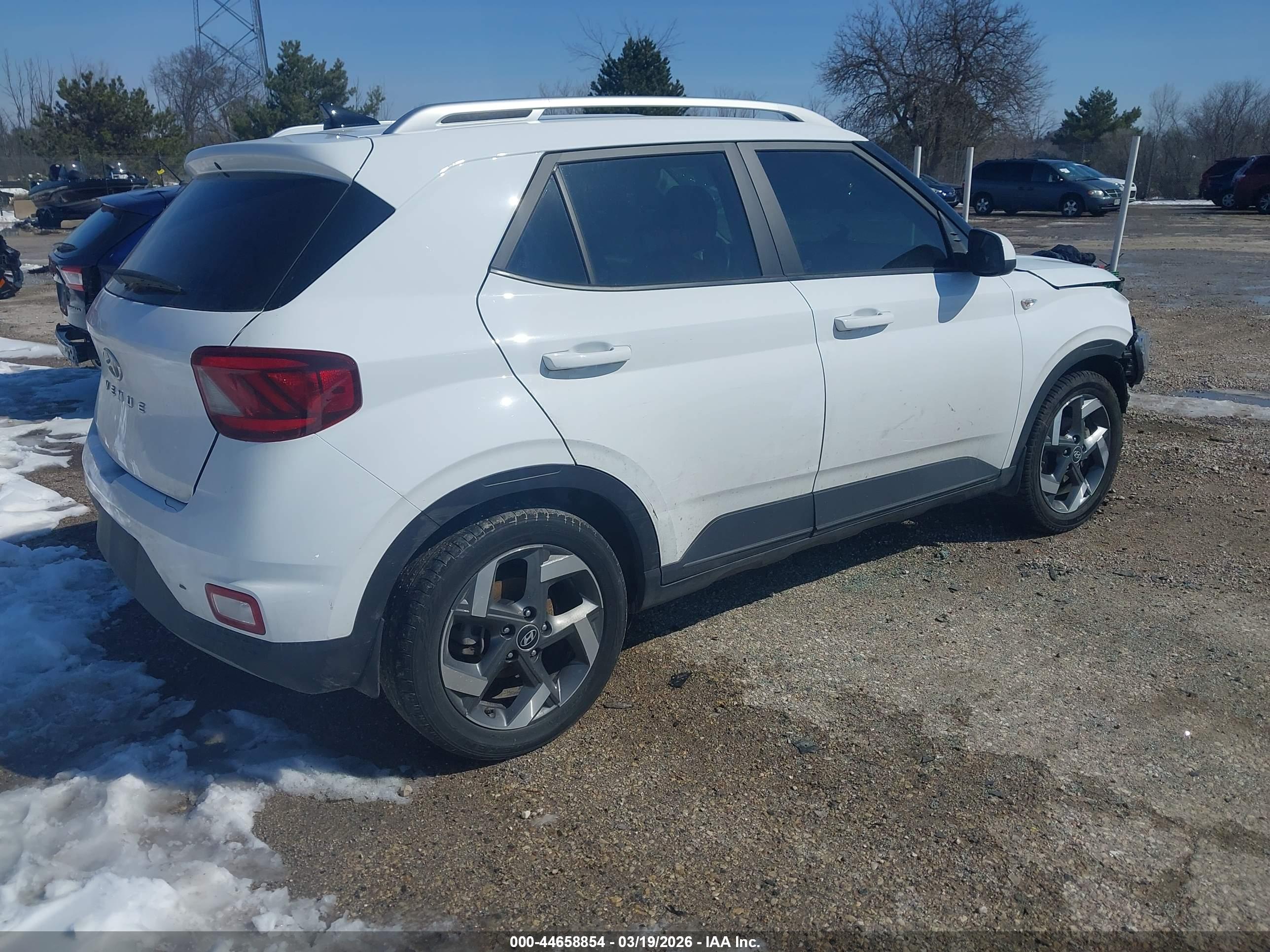 HYUNDAI VENUE image 4