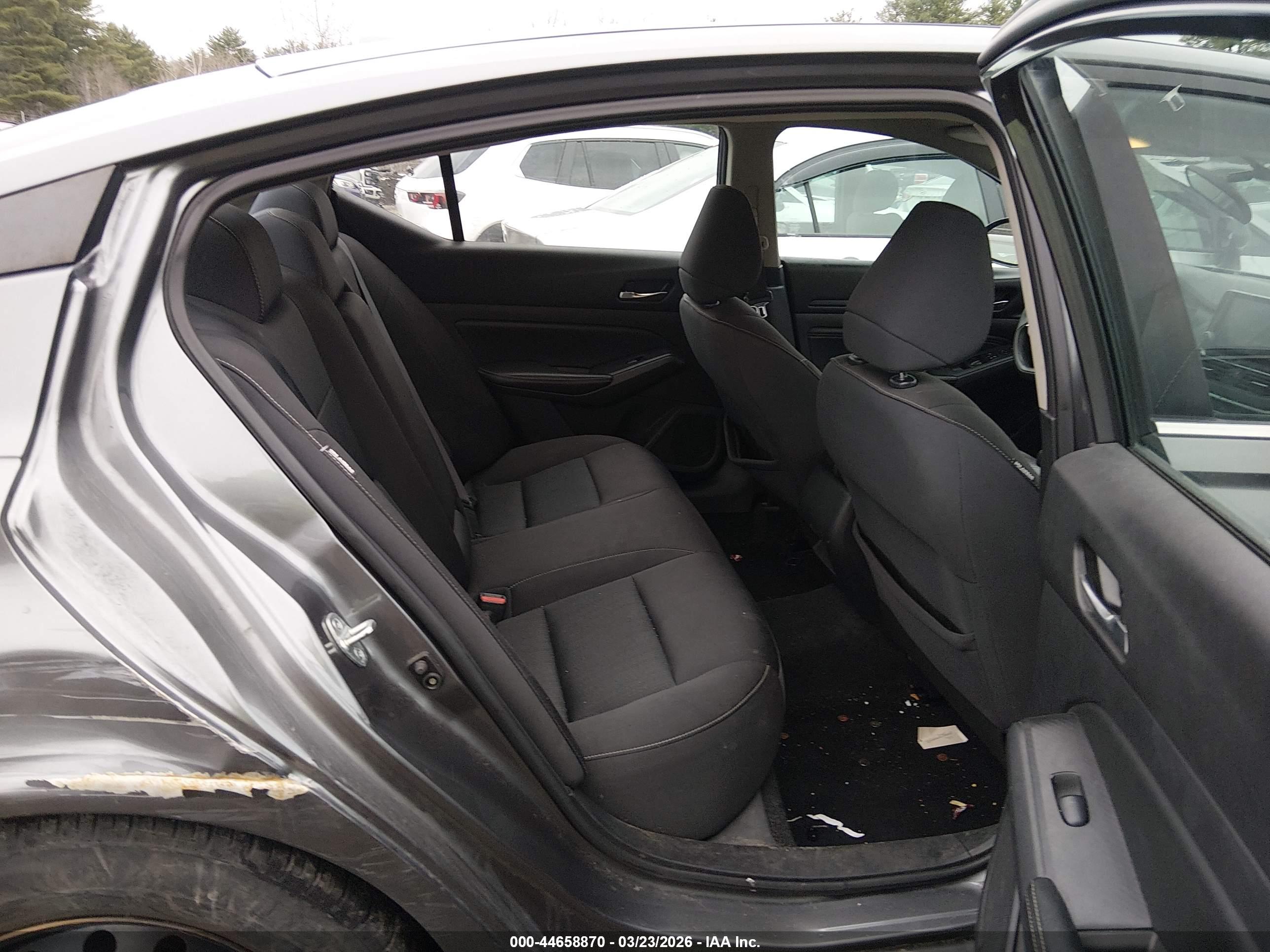 NISSAN ALTIMA image 8