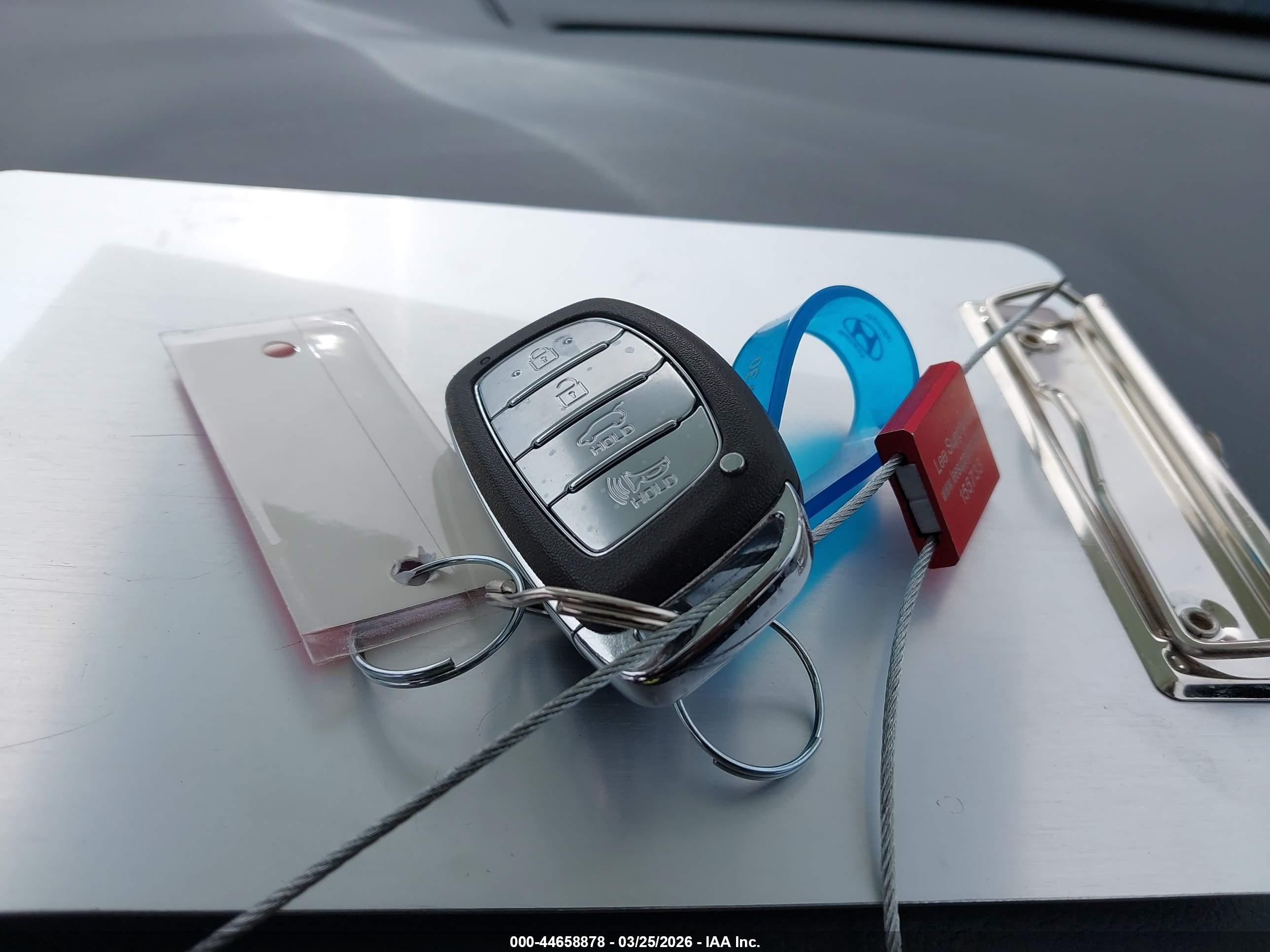 HYUNDAI TUCSON image 11