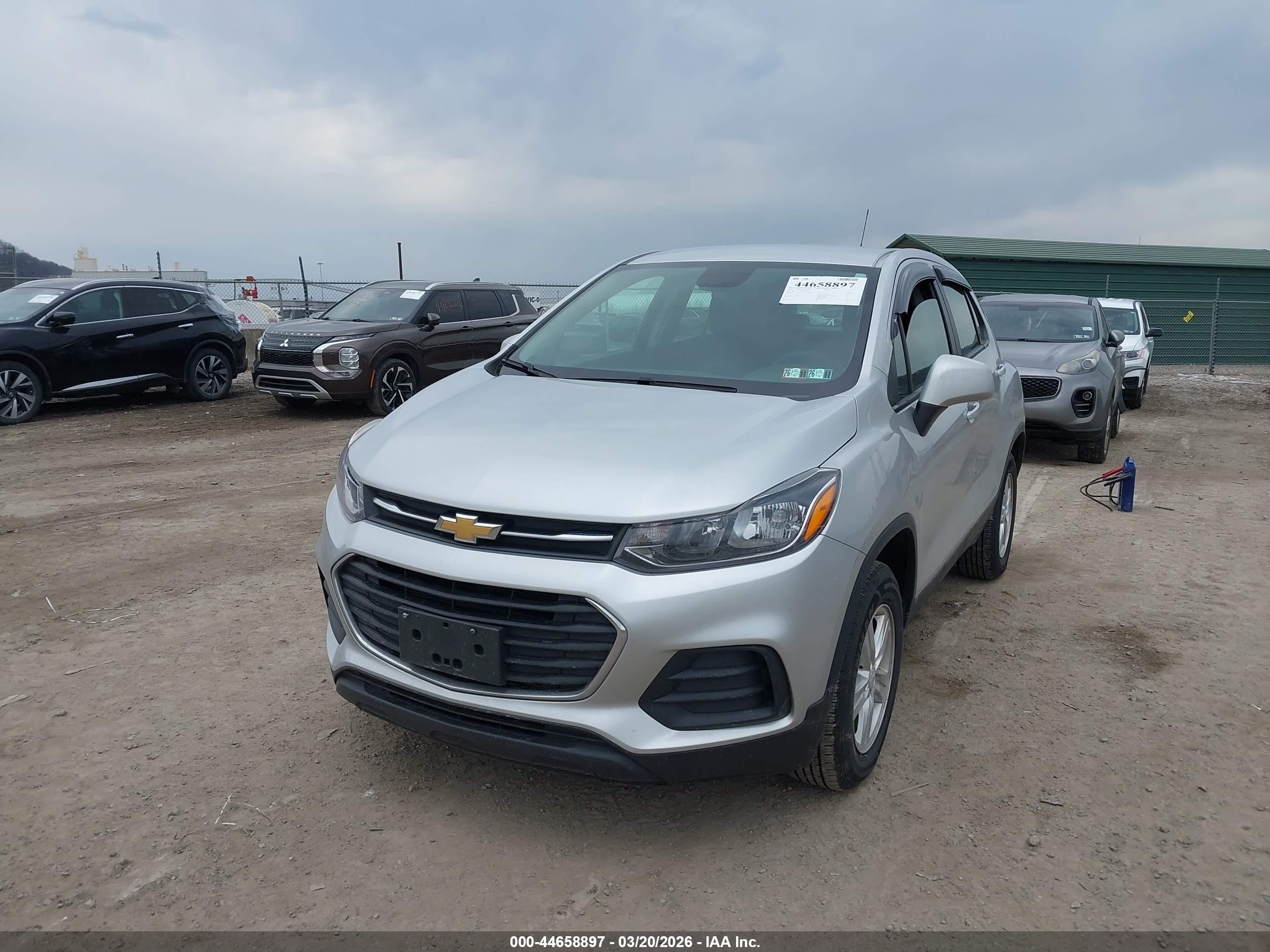 CHEVROLET TRAX image 2