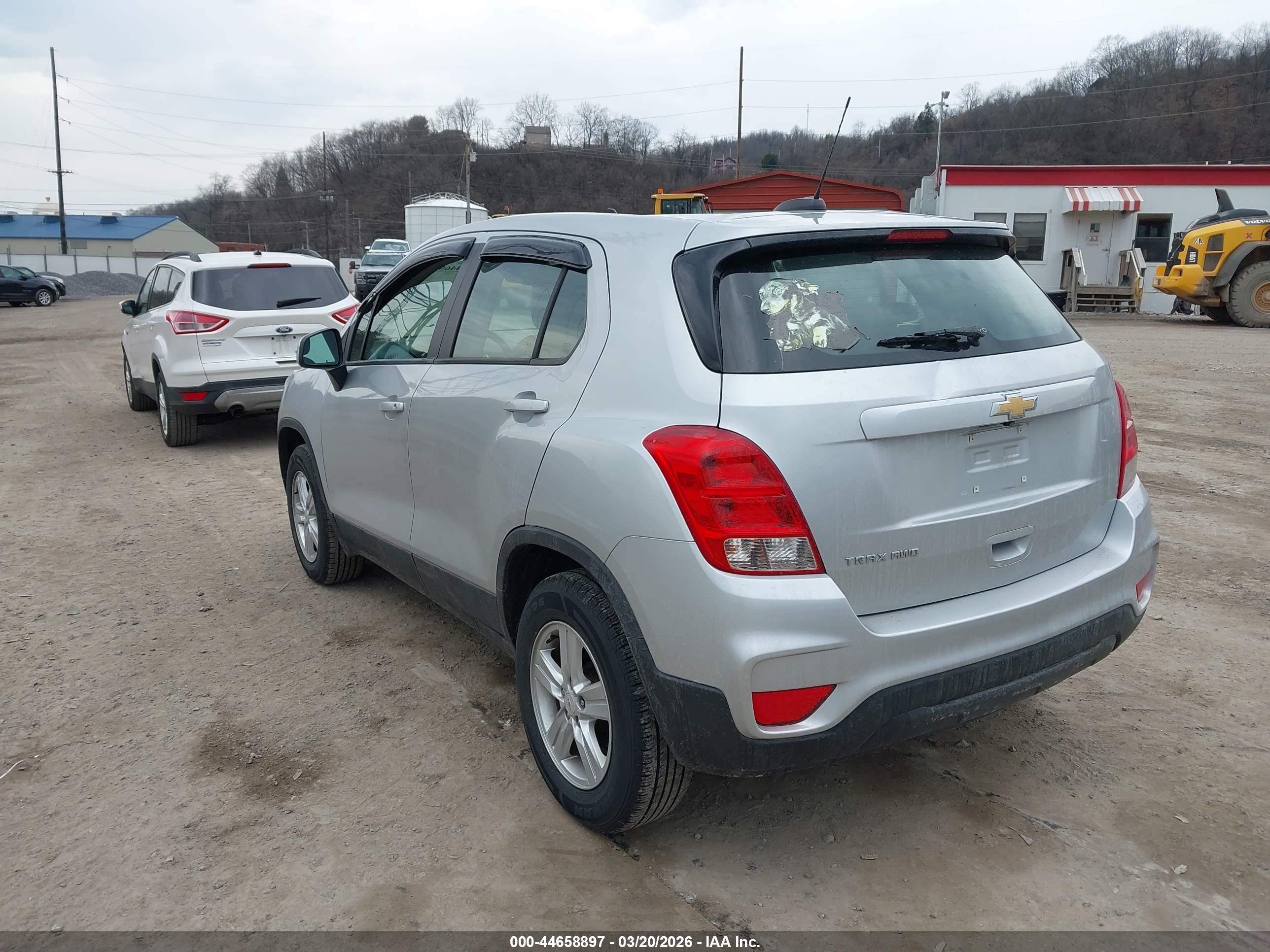 CHEVROLET TRAX image 3