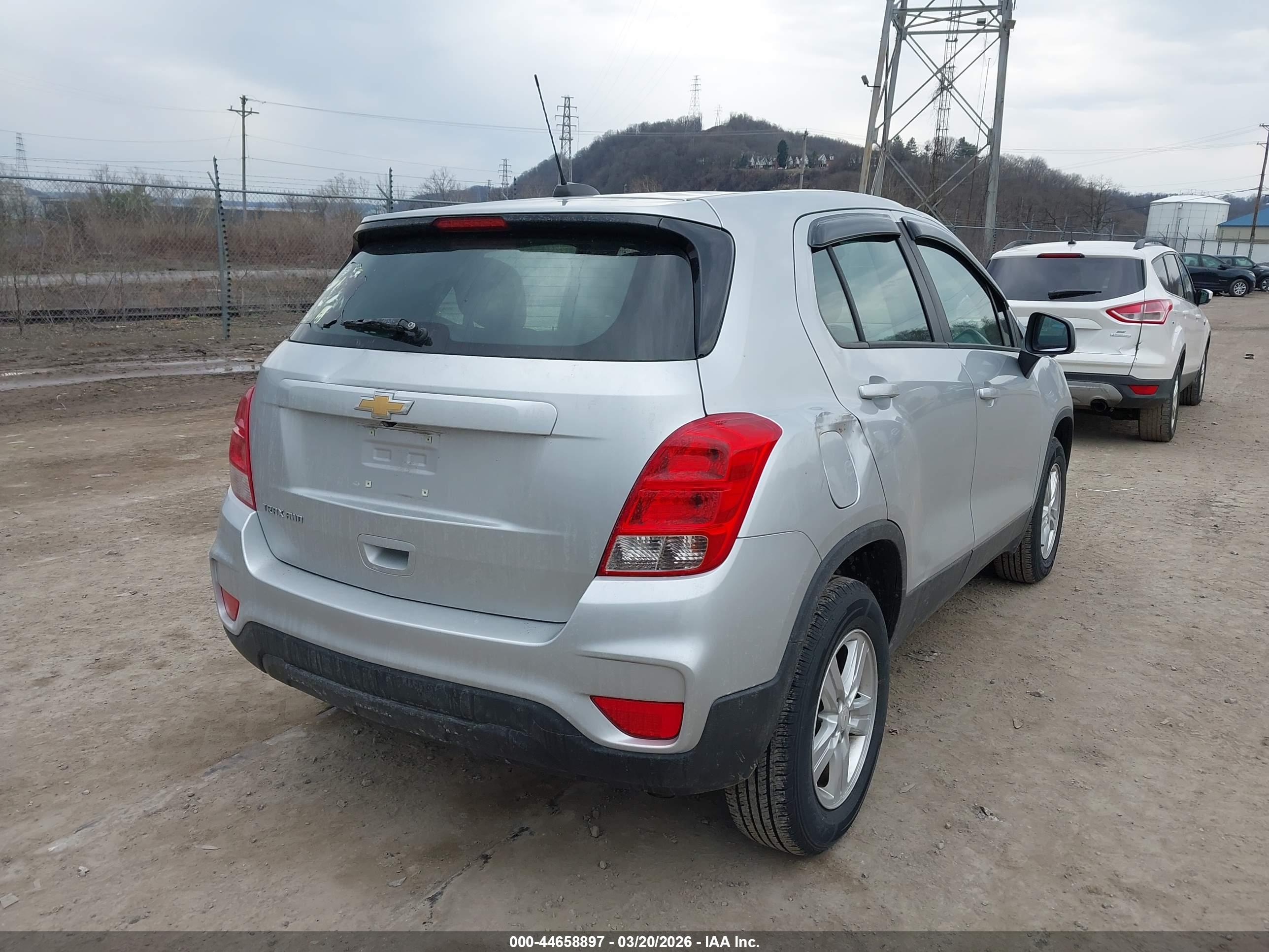 CHEVROLET TRAX image 4