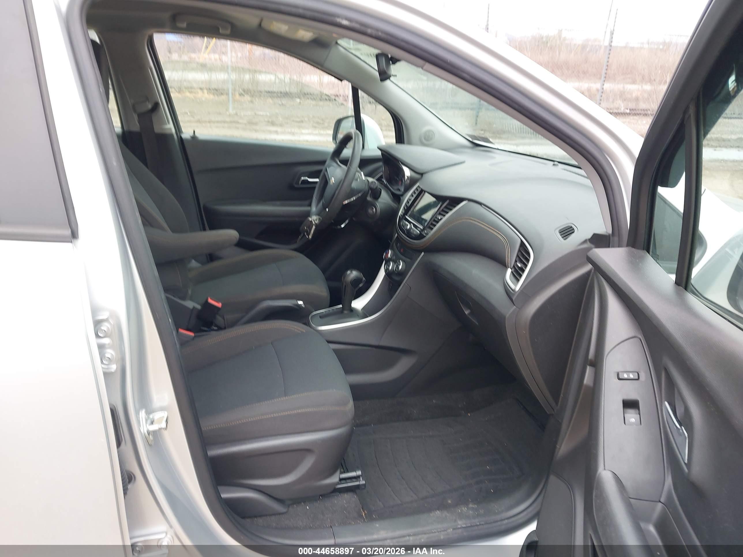 CHEVROLET TRAX image 5