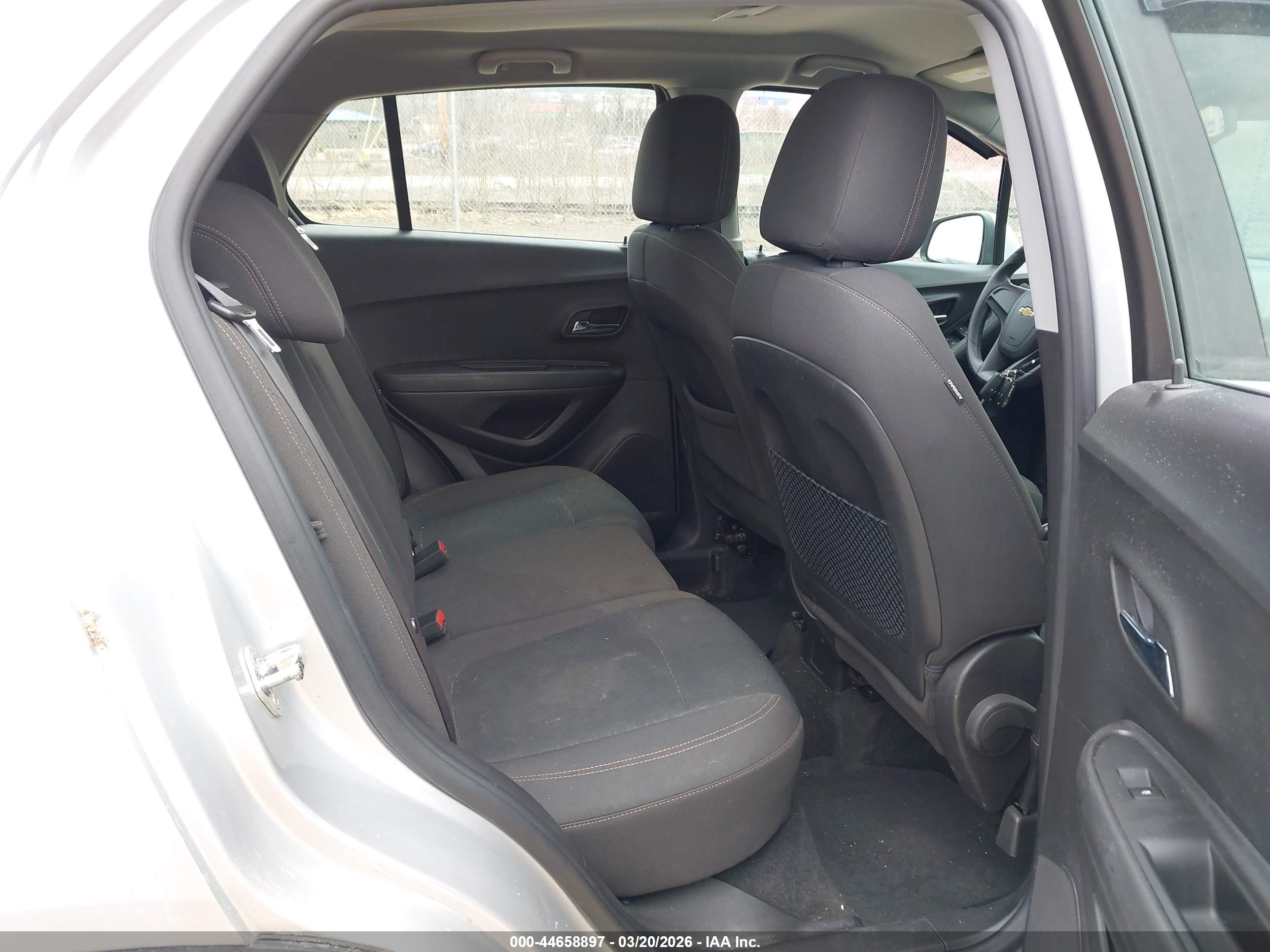 CHEVROLET TRAX image 8