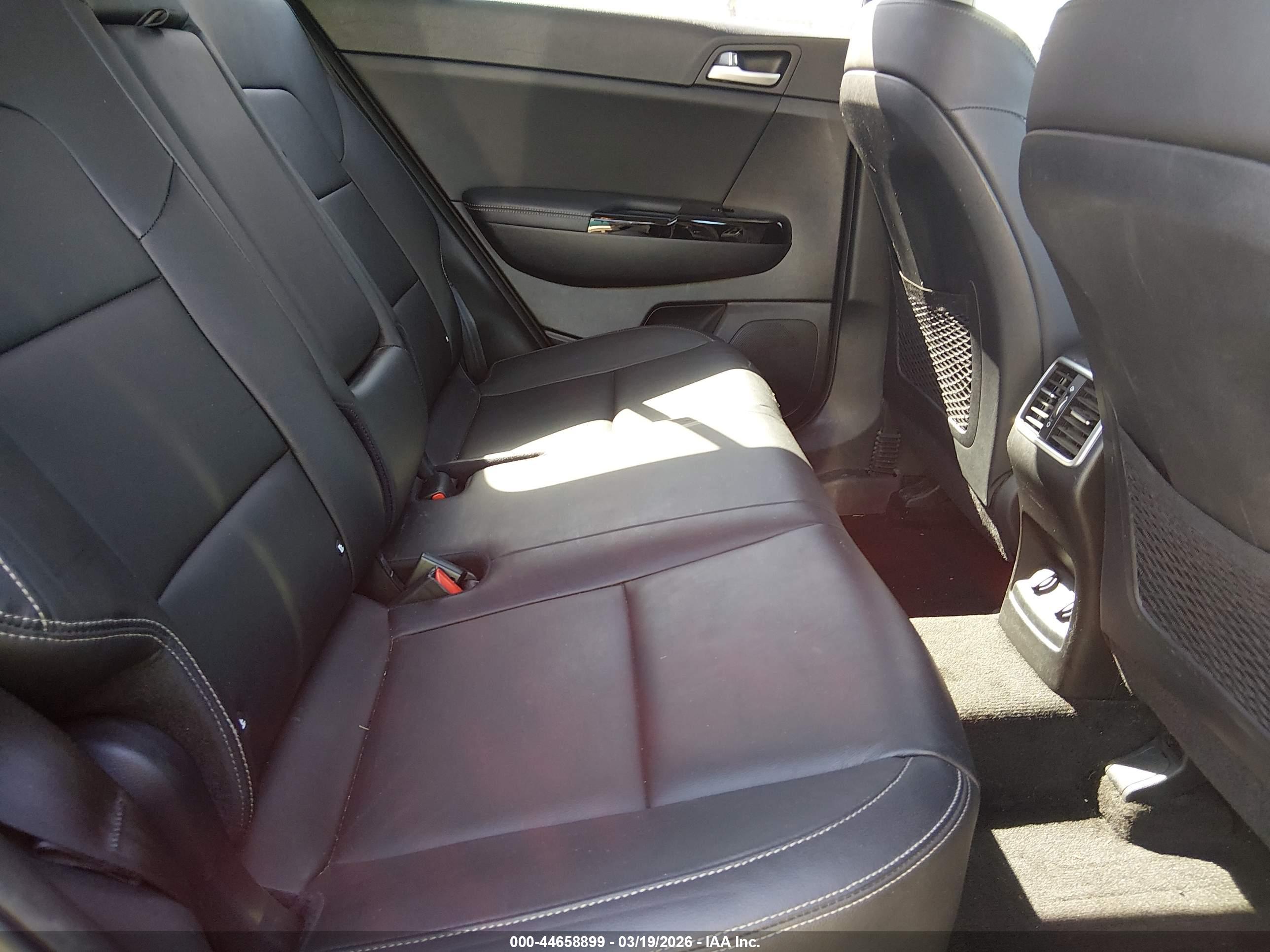 KIA SPORTAGE image 8