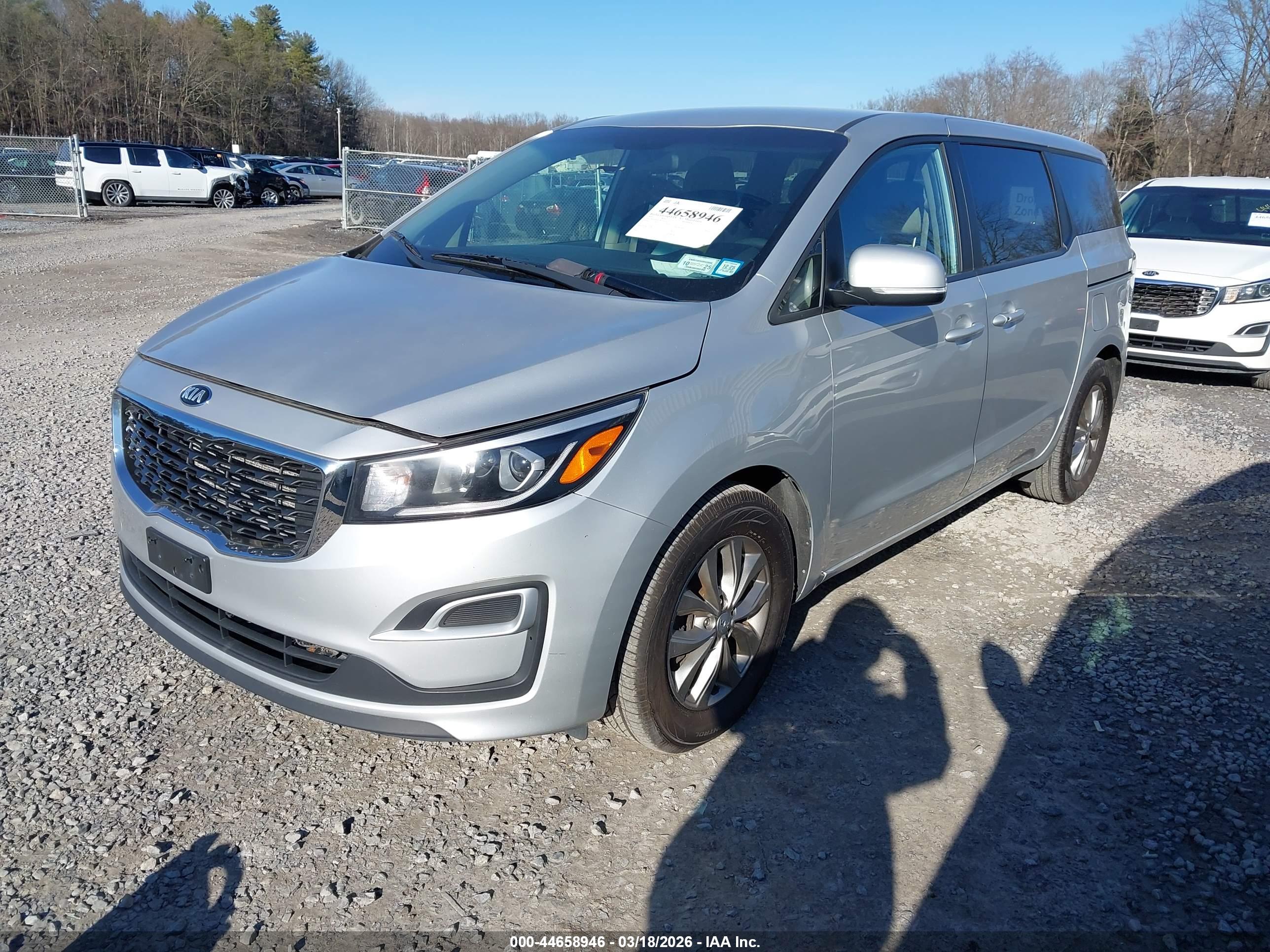 KIA SEDONA image 2