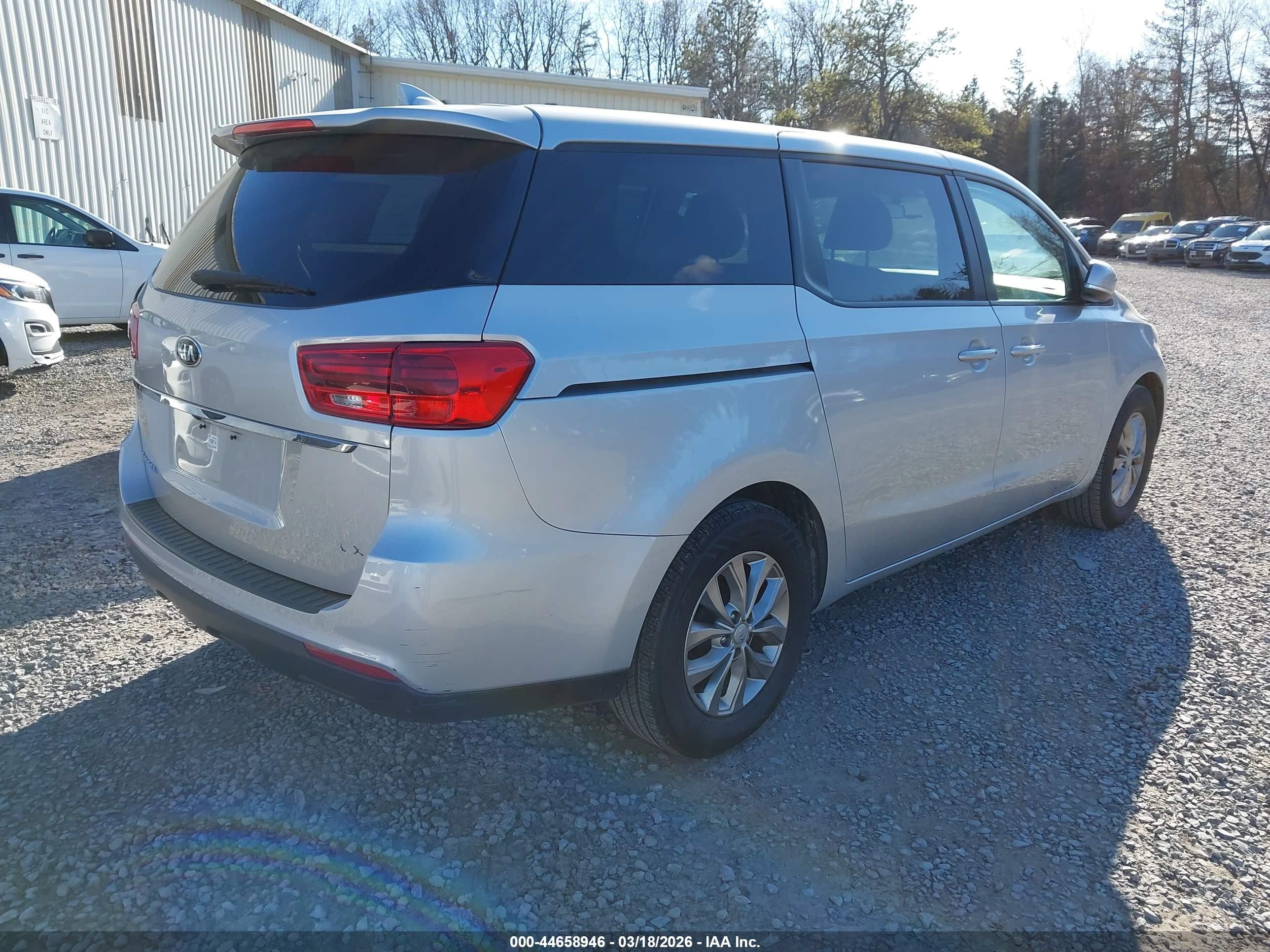 KIA SEDONA image 4
