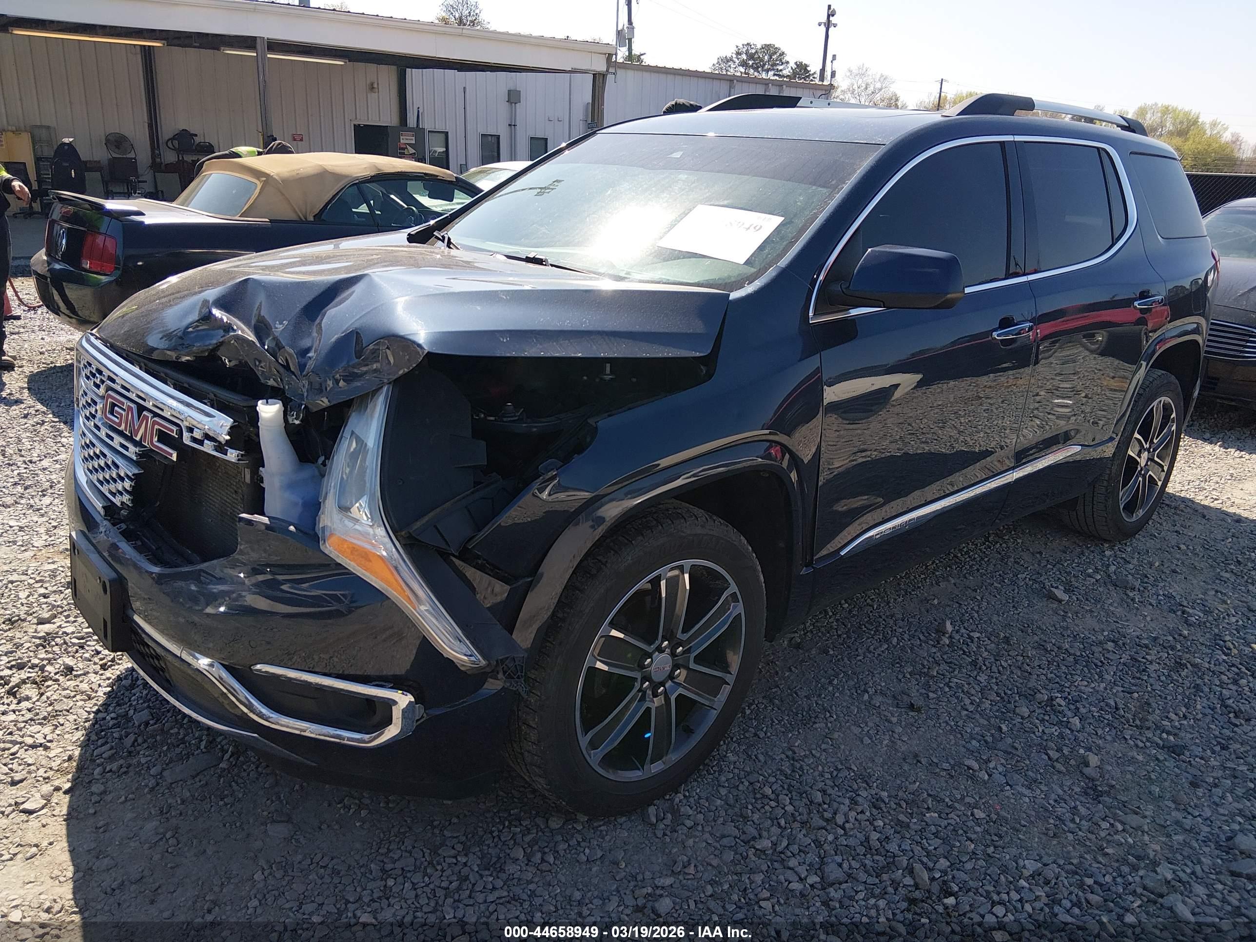 GMC ACADIA image 2