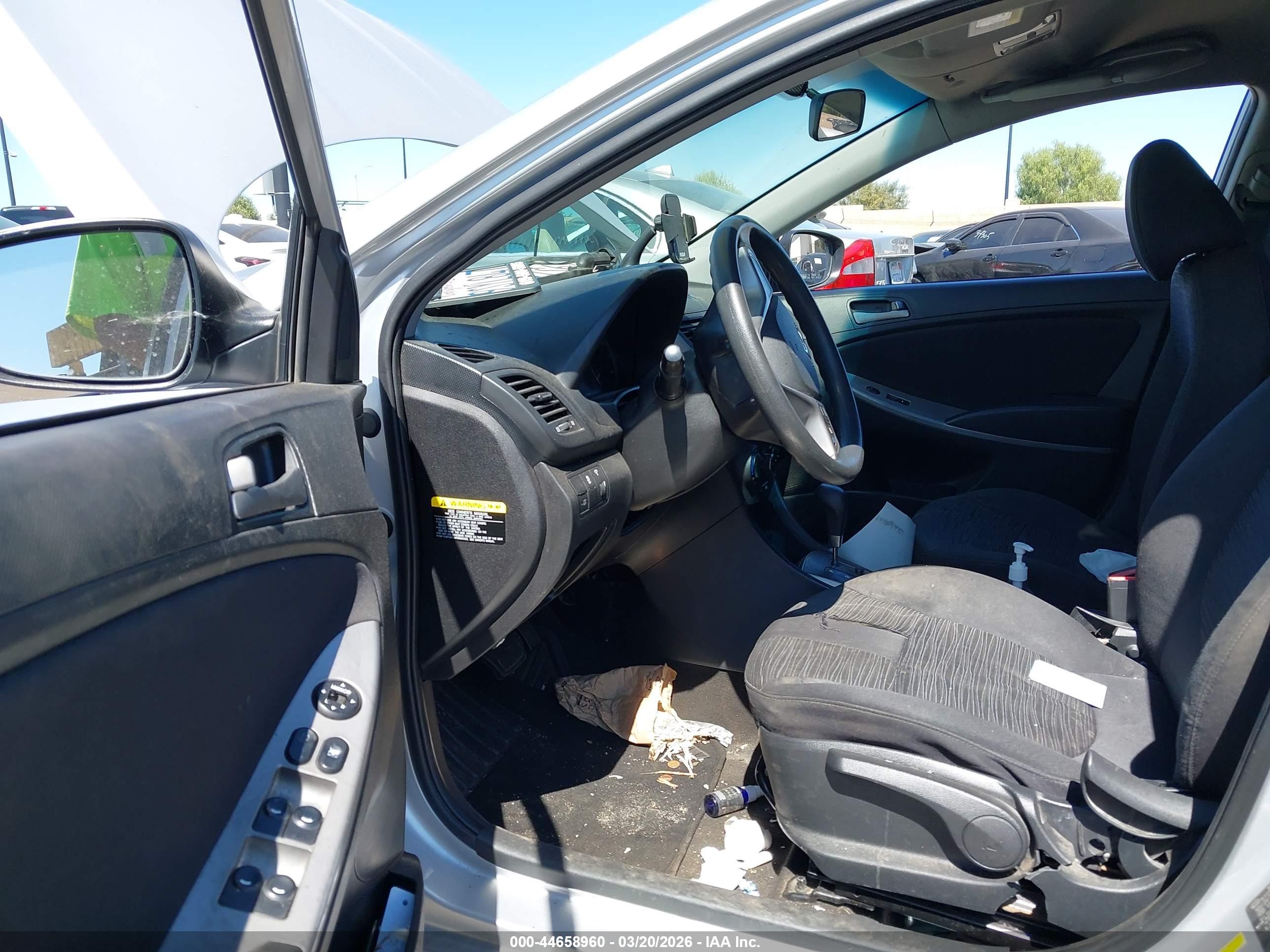 HYUNDAI ACCENT image 5