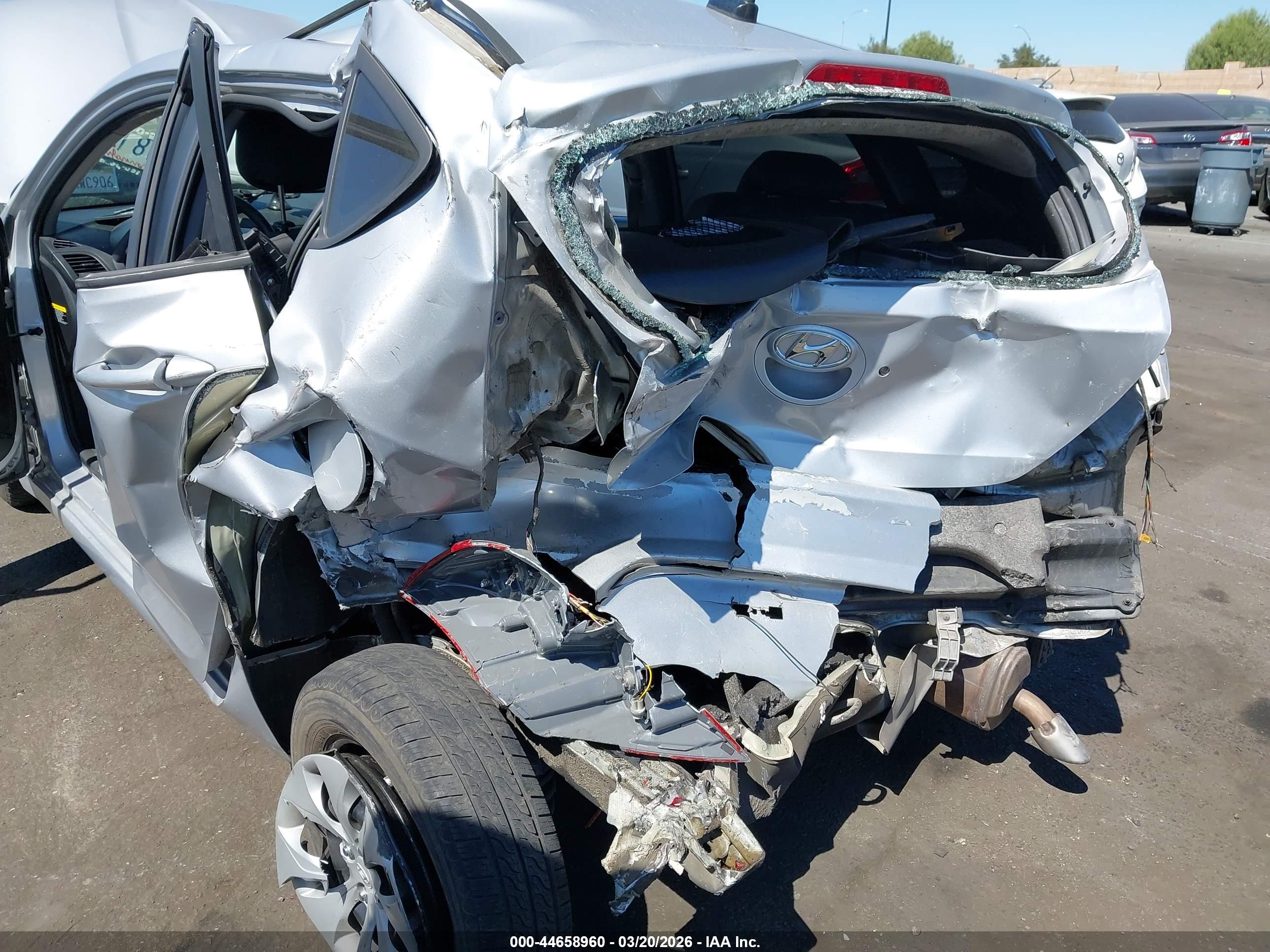 HYUNDAI ACCENT image 6