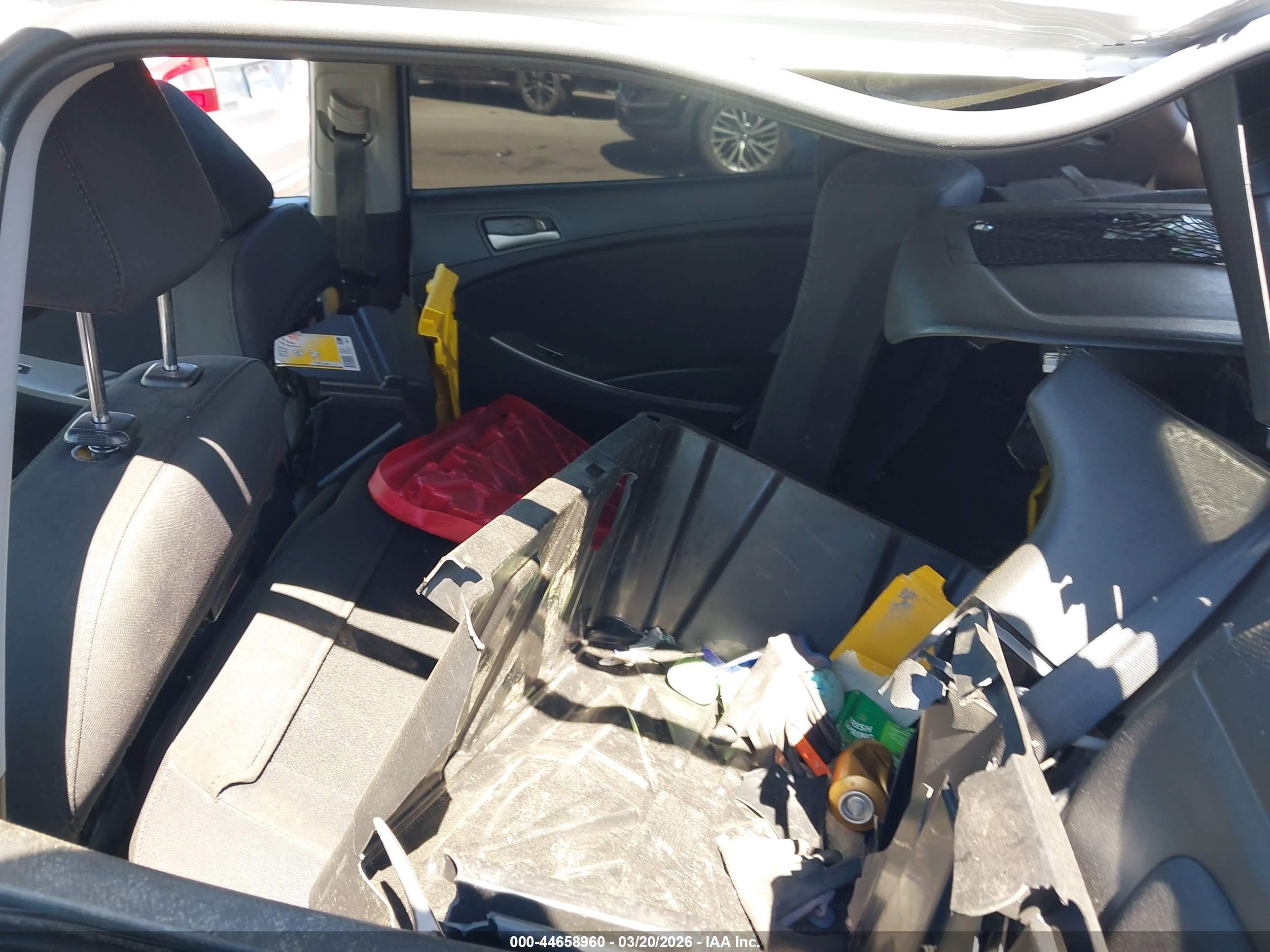 HYUNDAI ACCENT image 8