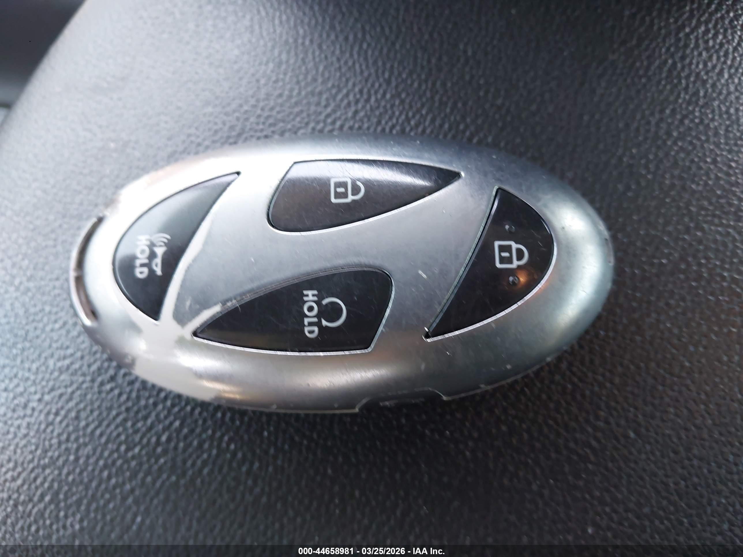 HYUNDAI ELANTRA image 11
