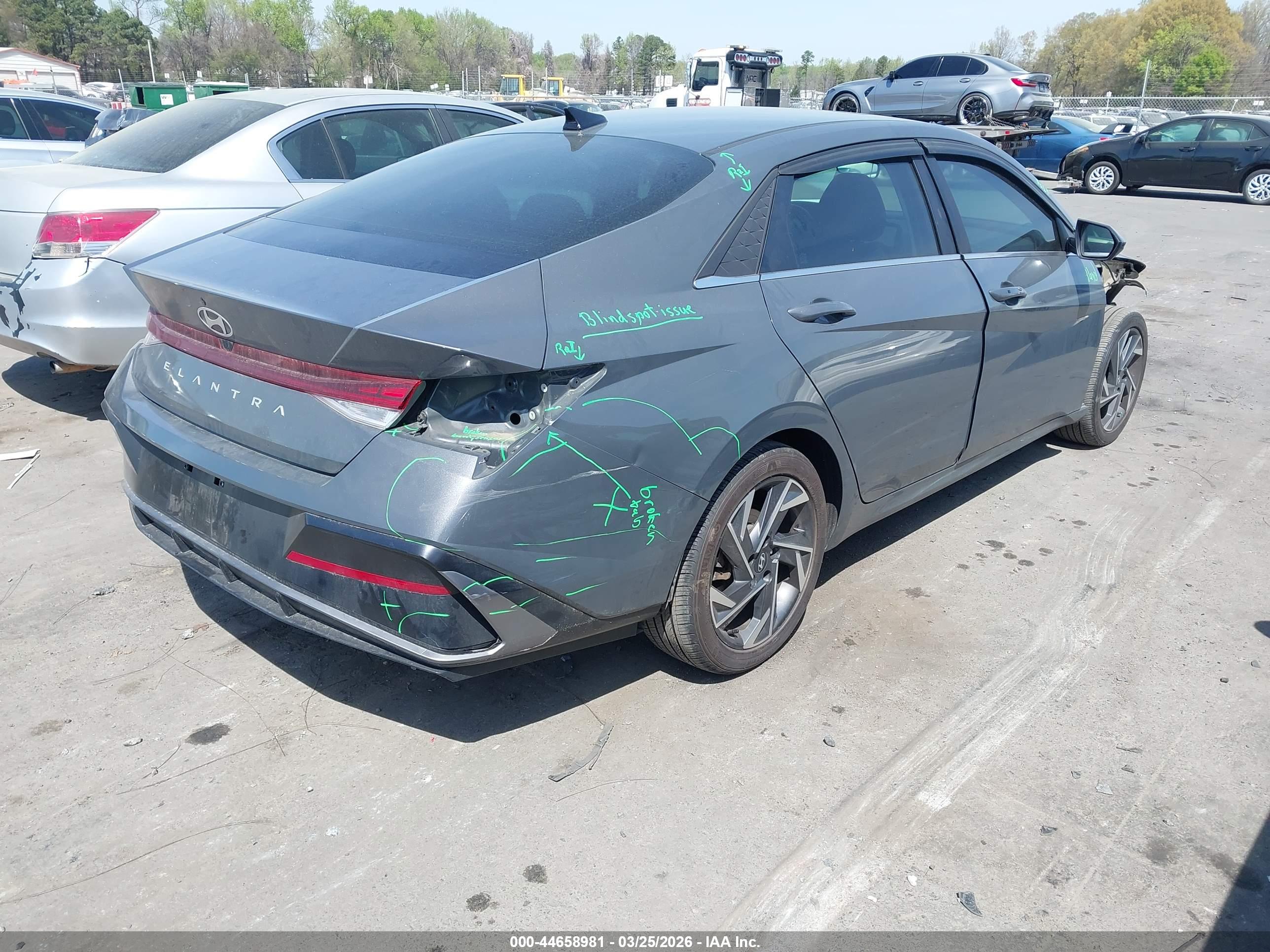 HYUNDAI ELANTRA image 4