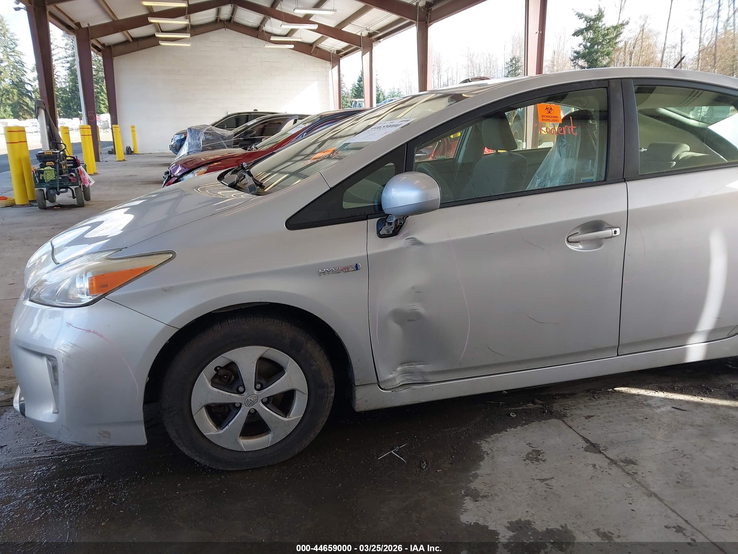 TOYOTA PRIUS image 6