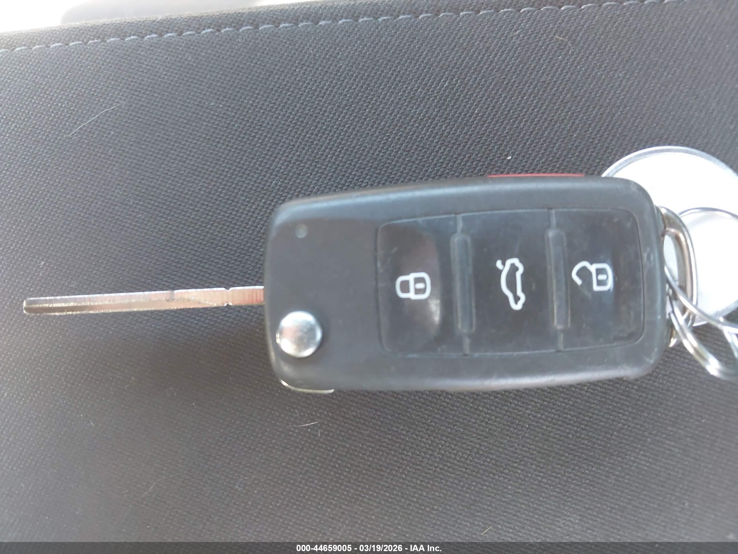 VOLKSWAGEN BEETLE image 11