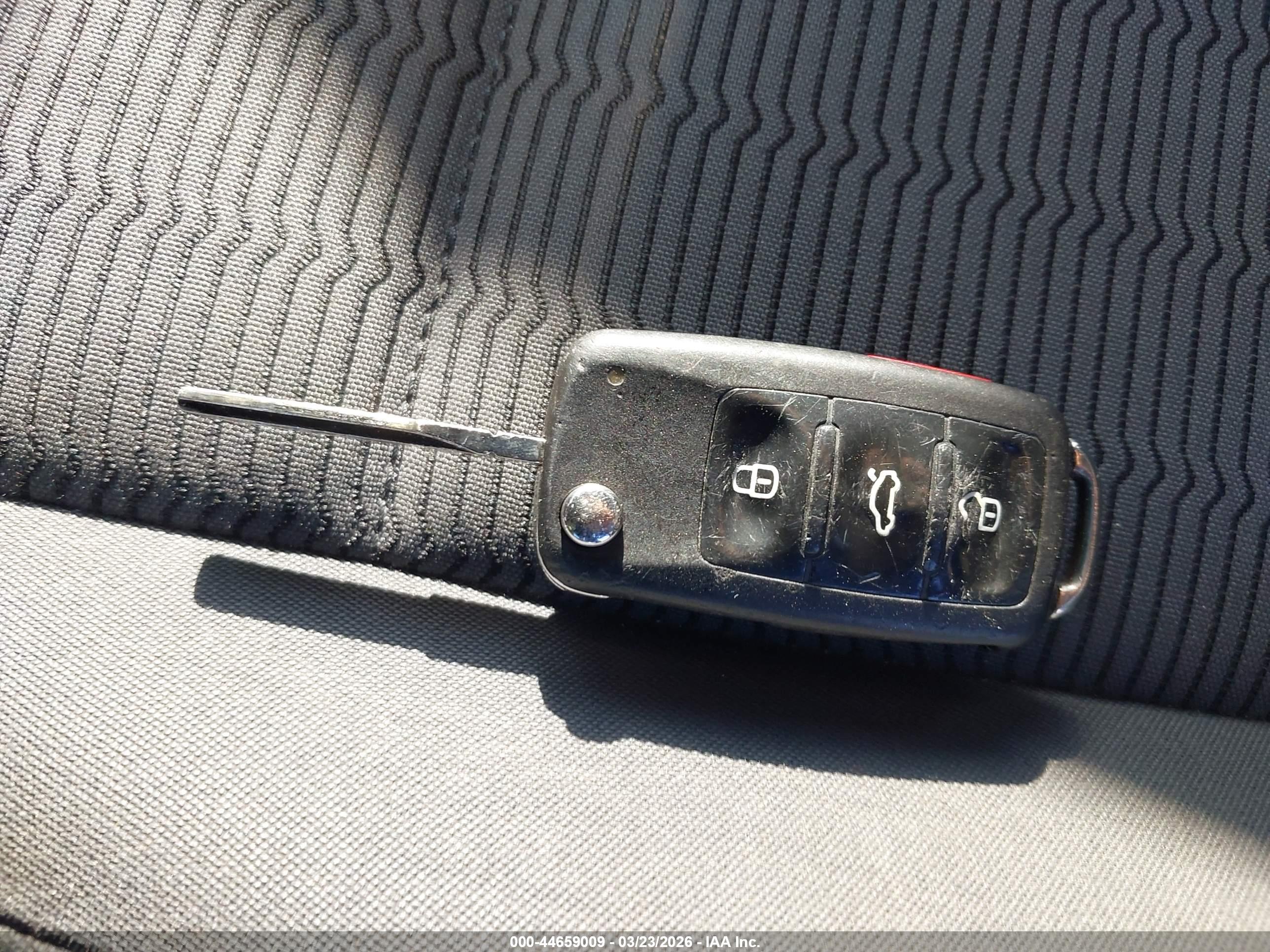 VOLKSWAGEN BEETLE image 11