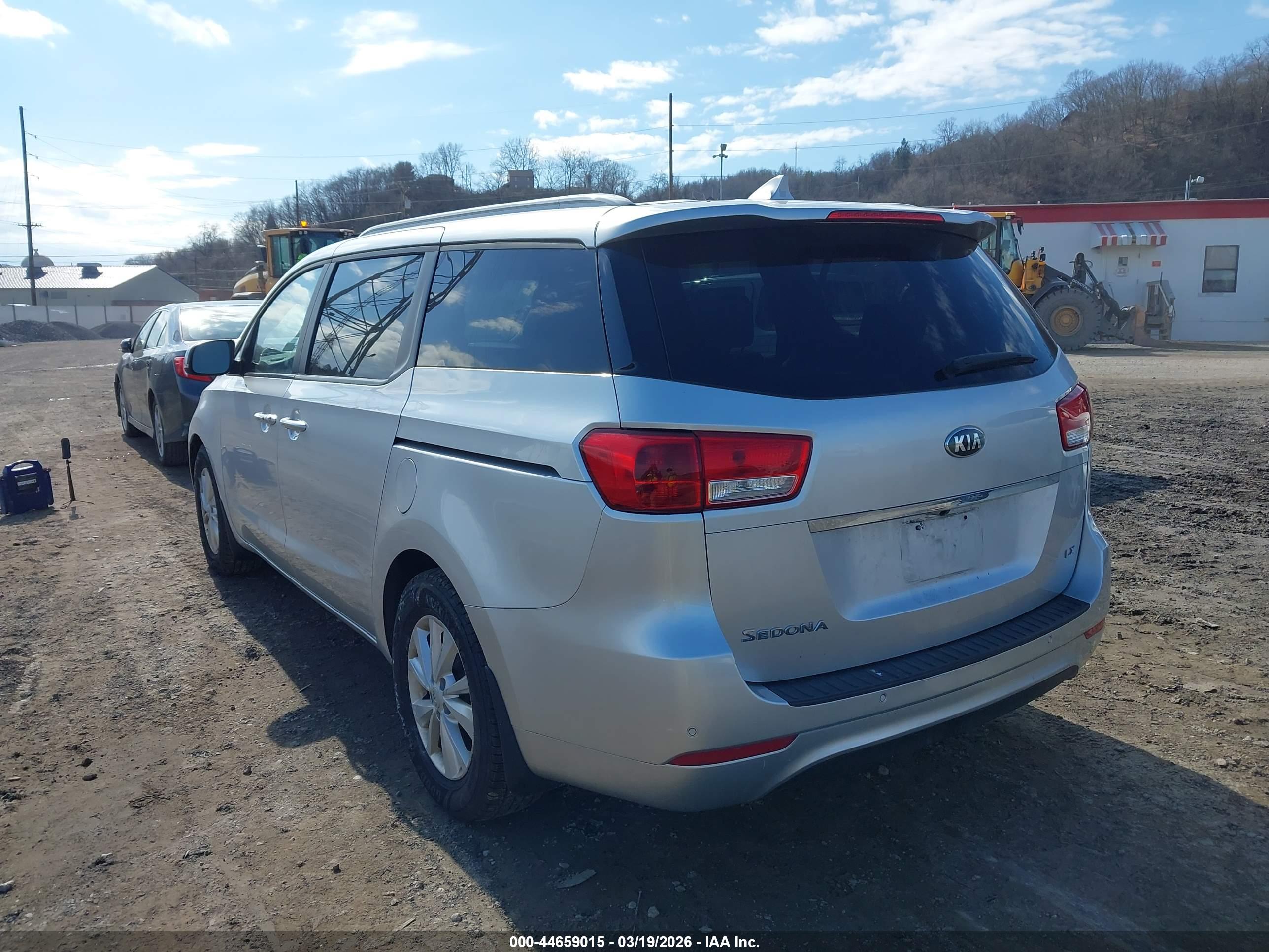 KIA SEDONA image 3