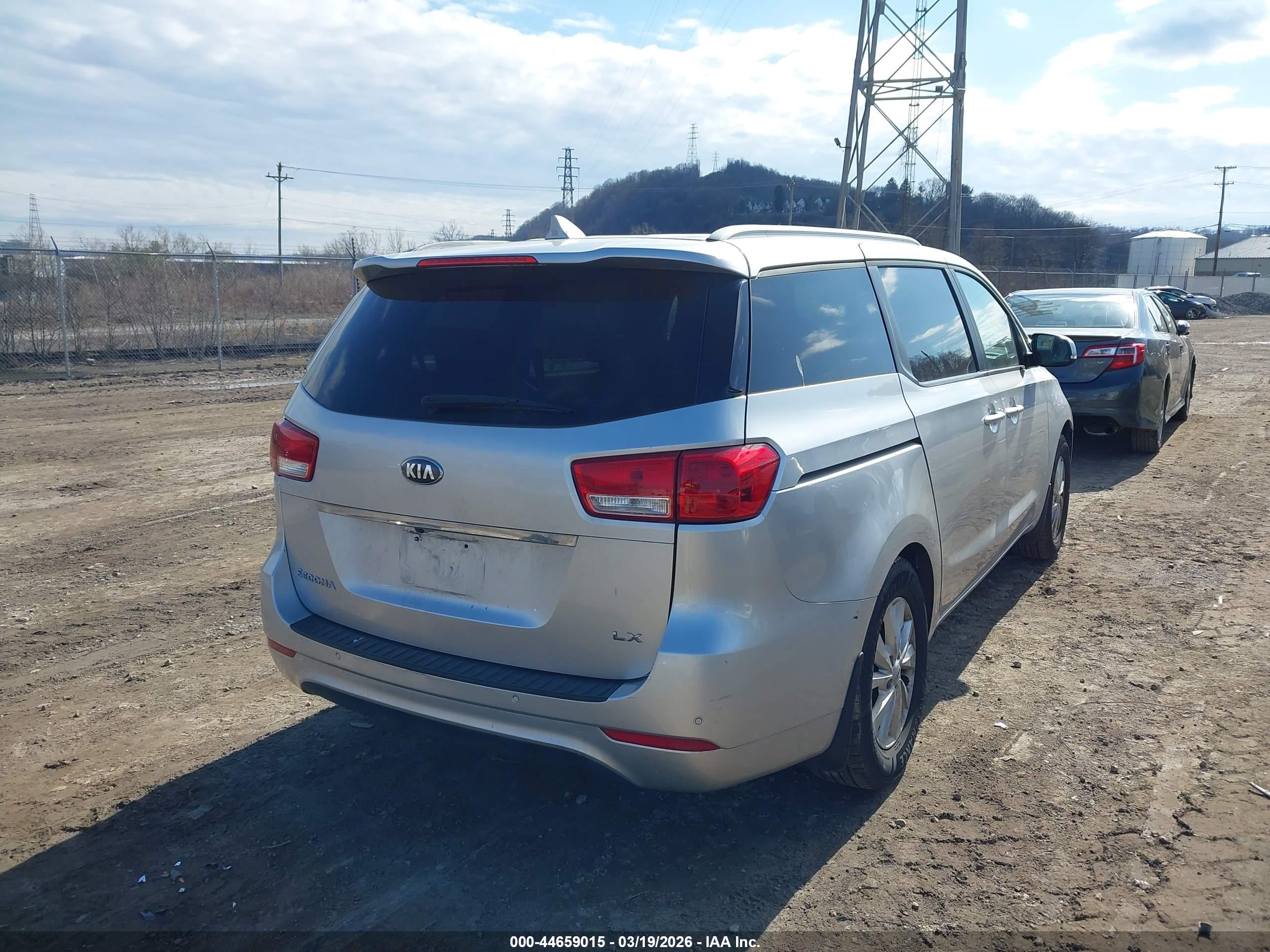 KIA SEDONA image 4