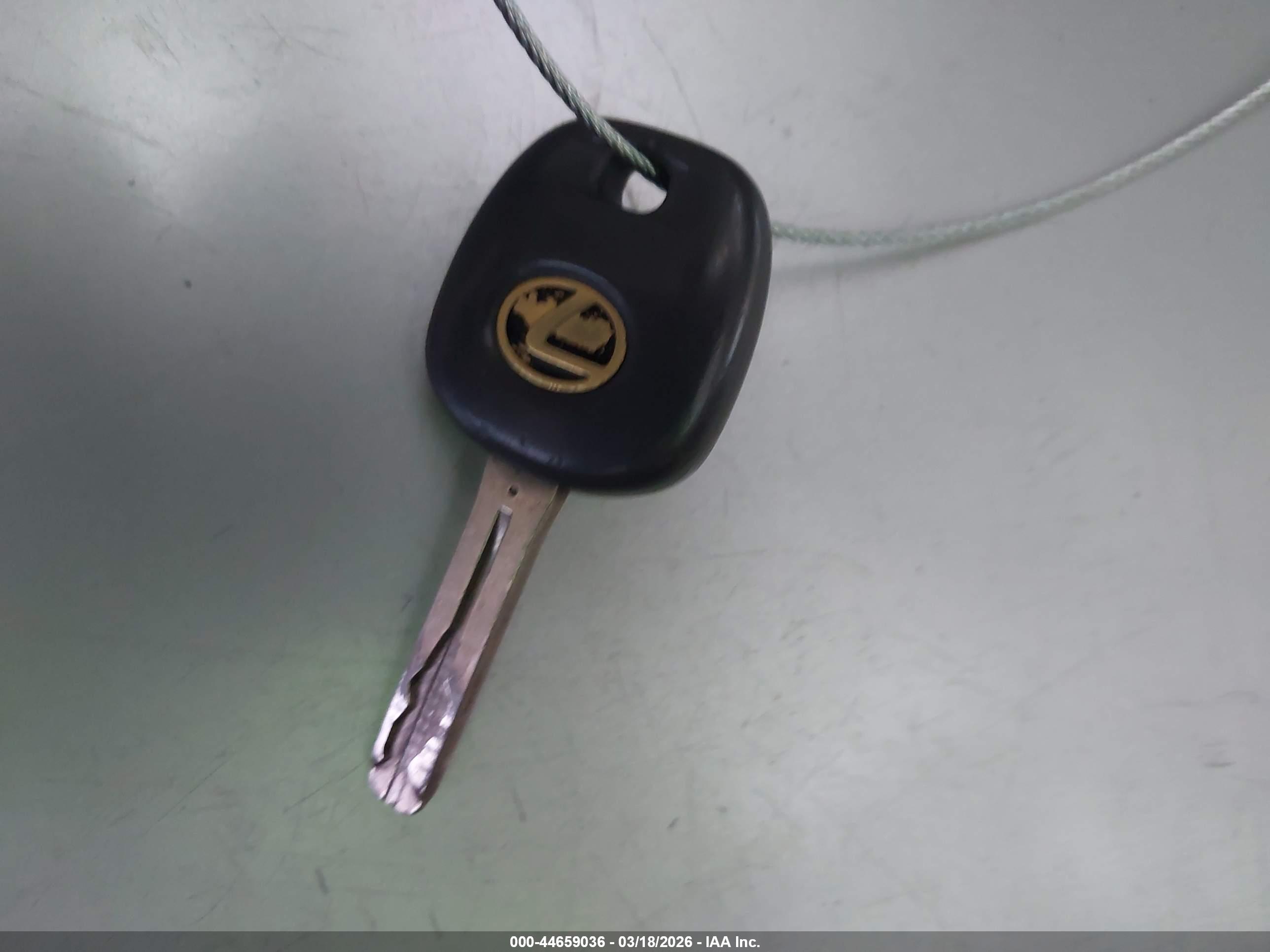 LEXUS ES image 11