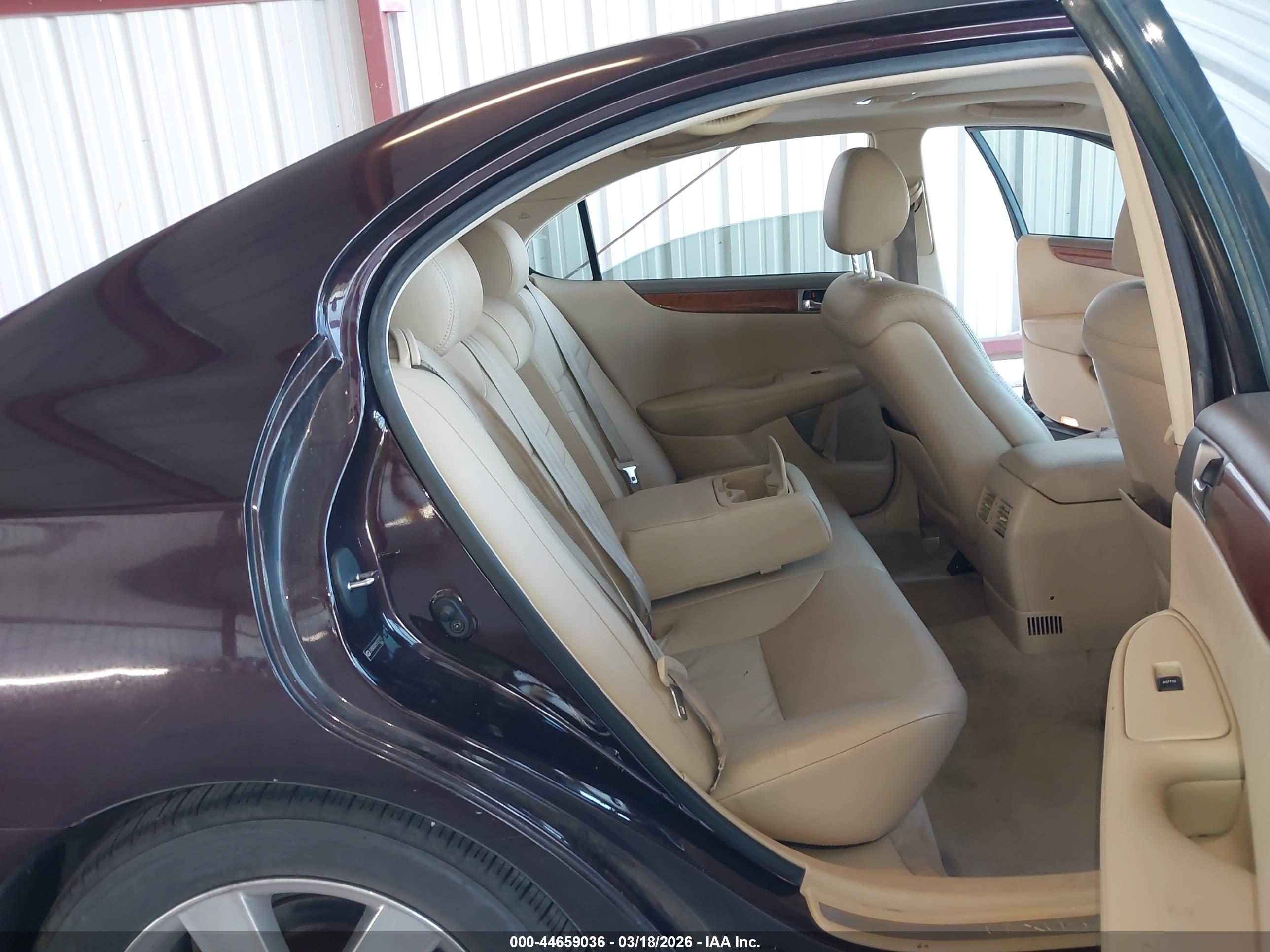 LEXUS ES image 8