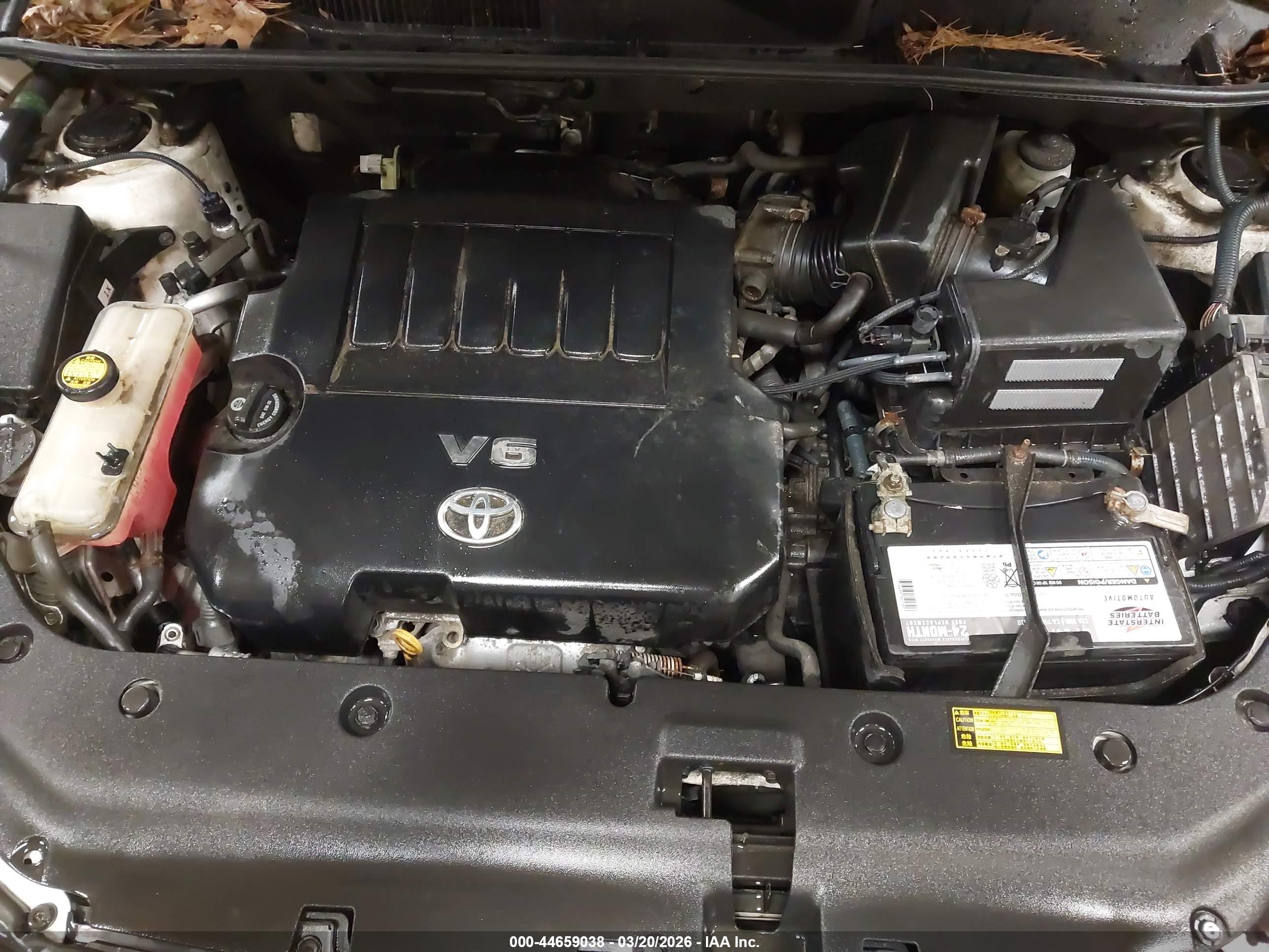 TOYOTA RAV4 image 10